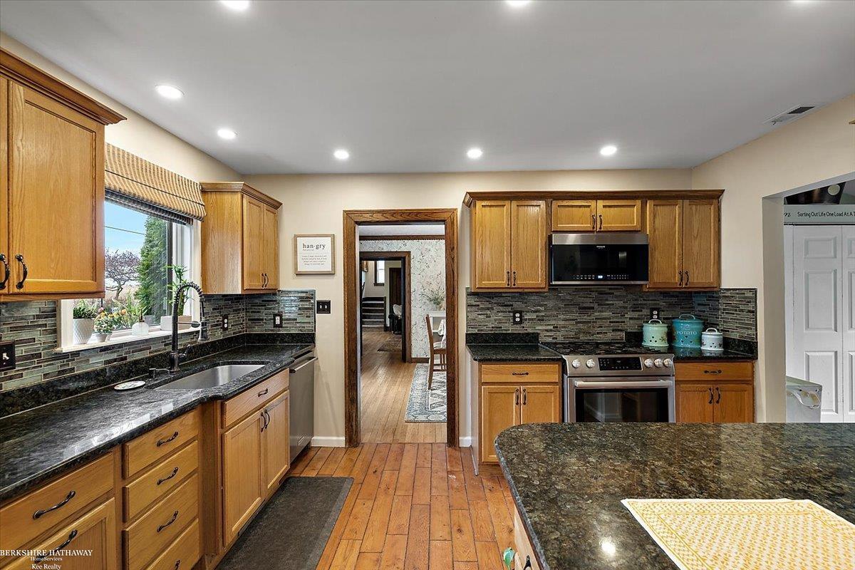 Algonac, Michigan 48001, United States, 4 Bedrooms Bedrooms, ,3 BathroomsBathrooms,Residential,Active,119071