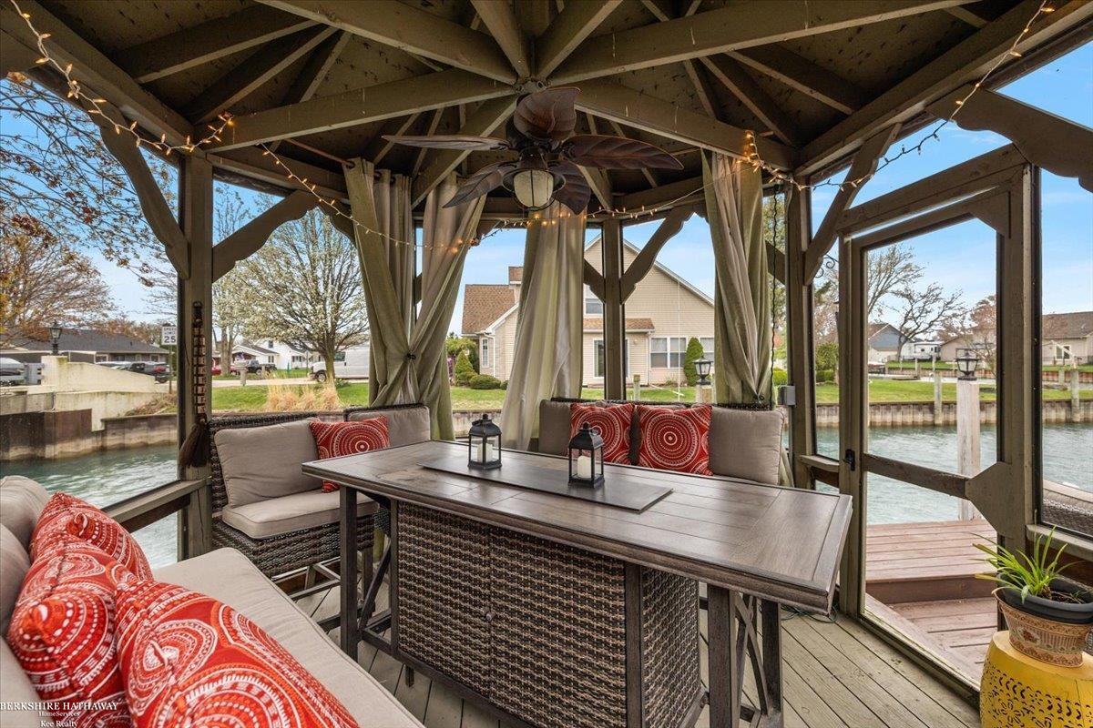 Algonac, Michigan 48001, United States, 4 Bedrooms Bedrooms, ,3 BathroomsBathrooms,Residential,Active,119071