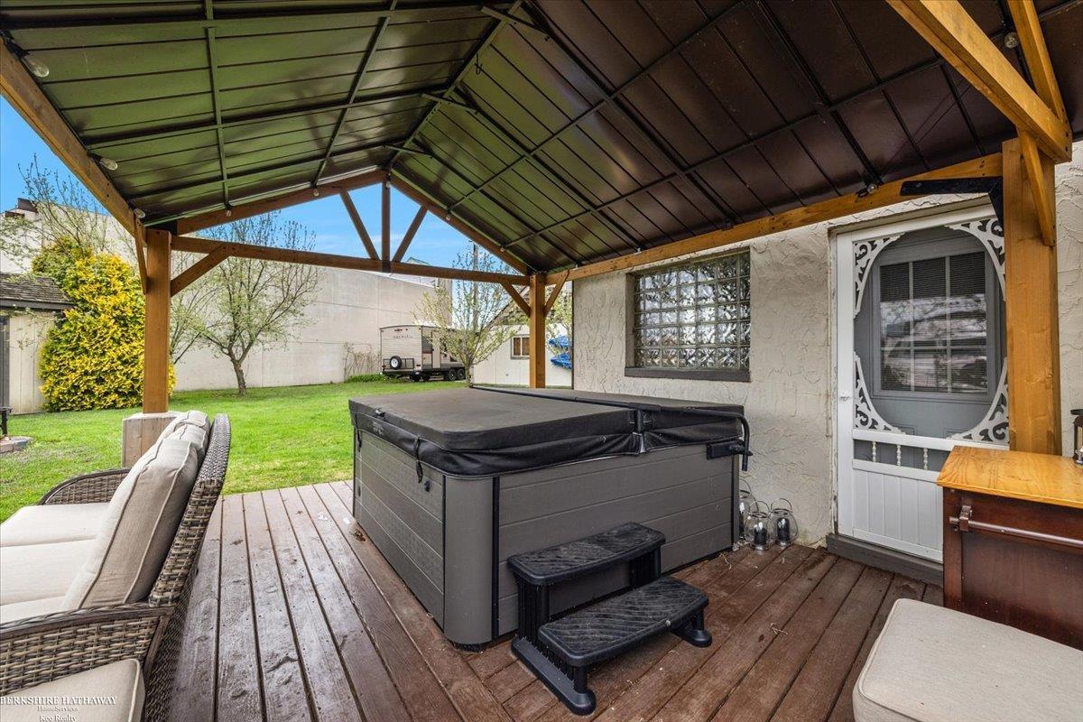 Algonac, Michigan 48001, United States, 4 Bedrooms Bedrooms, ,3 BathroomsBathrooms,Residential,Active,119071