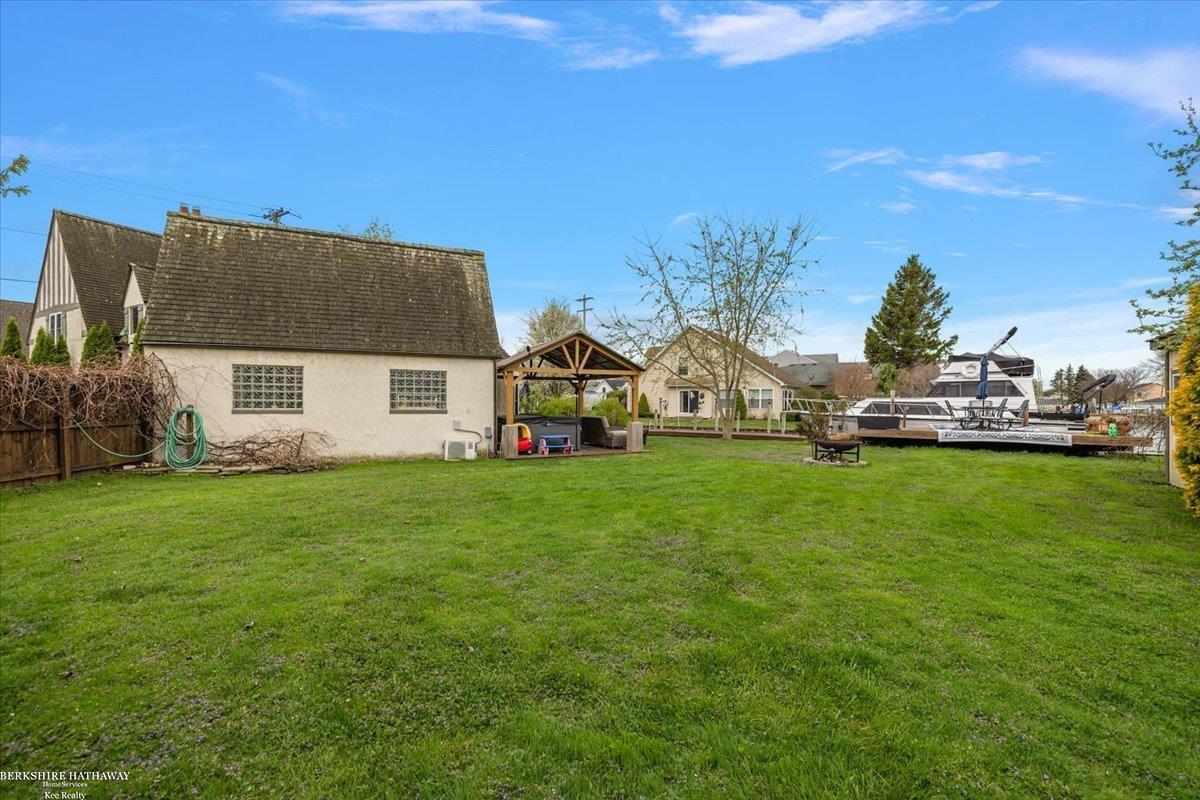 Algonac, Michigan 48001, United States, 4 Bedrooms Bedrooms, ,3 BathroomsBathrooms,Residential,Active,119071