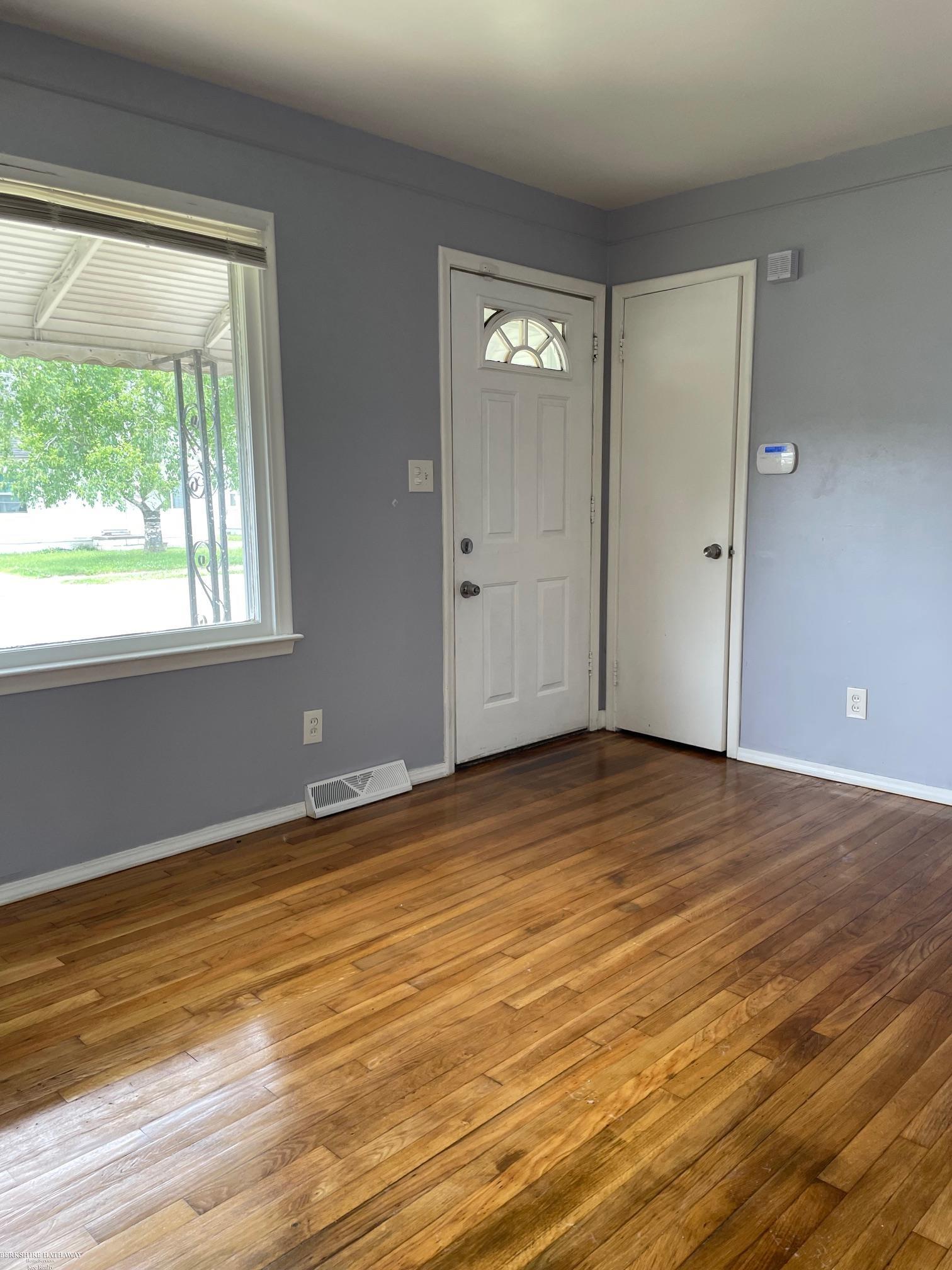 Warren, Michigan 48089, United States, 2 Bedrooms Bedrooms, ,1 BathroomBathrooms,Residential,Active,152635