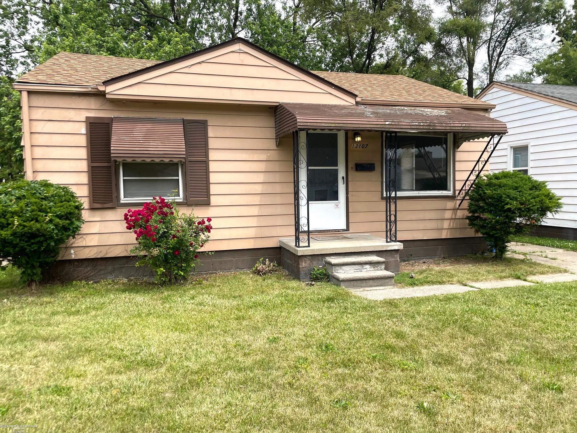 Warren, Michigan 48089, United States, 2 Bedrooms Bedrooms, ,1 BathroomBathrooms,Residential,Active,152635