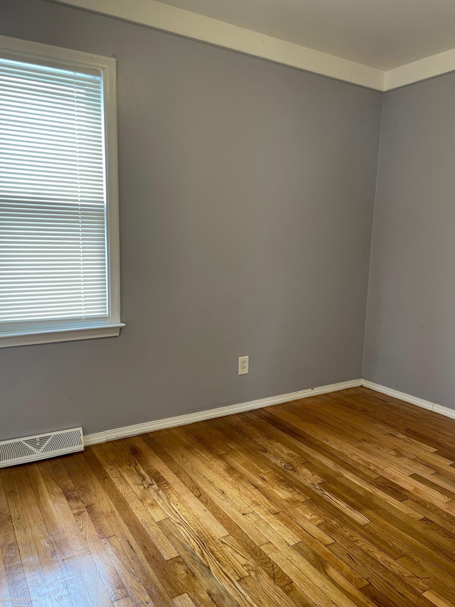 Warren, Michigan 48089, United States, 2 Bedrooms Bedrooms, ,1 BathroomBathrooms,Residential,Active,152635