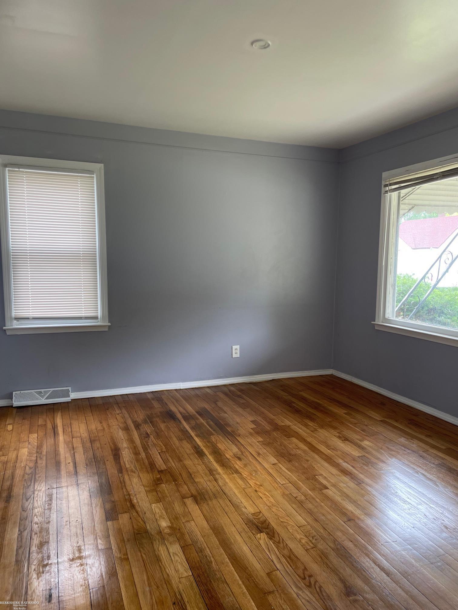 Warren, Michigan 48089, United States, 2 Bedrooms Bedrooms, ,1 BathroomBathrooms,Residential,Active,152635