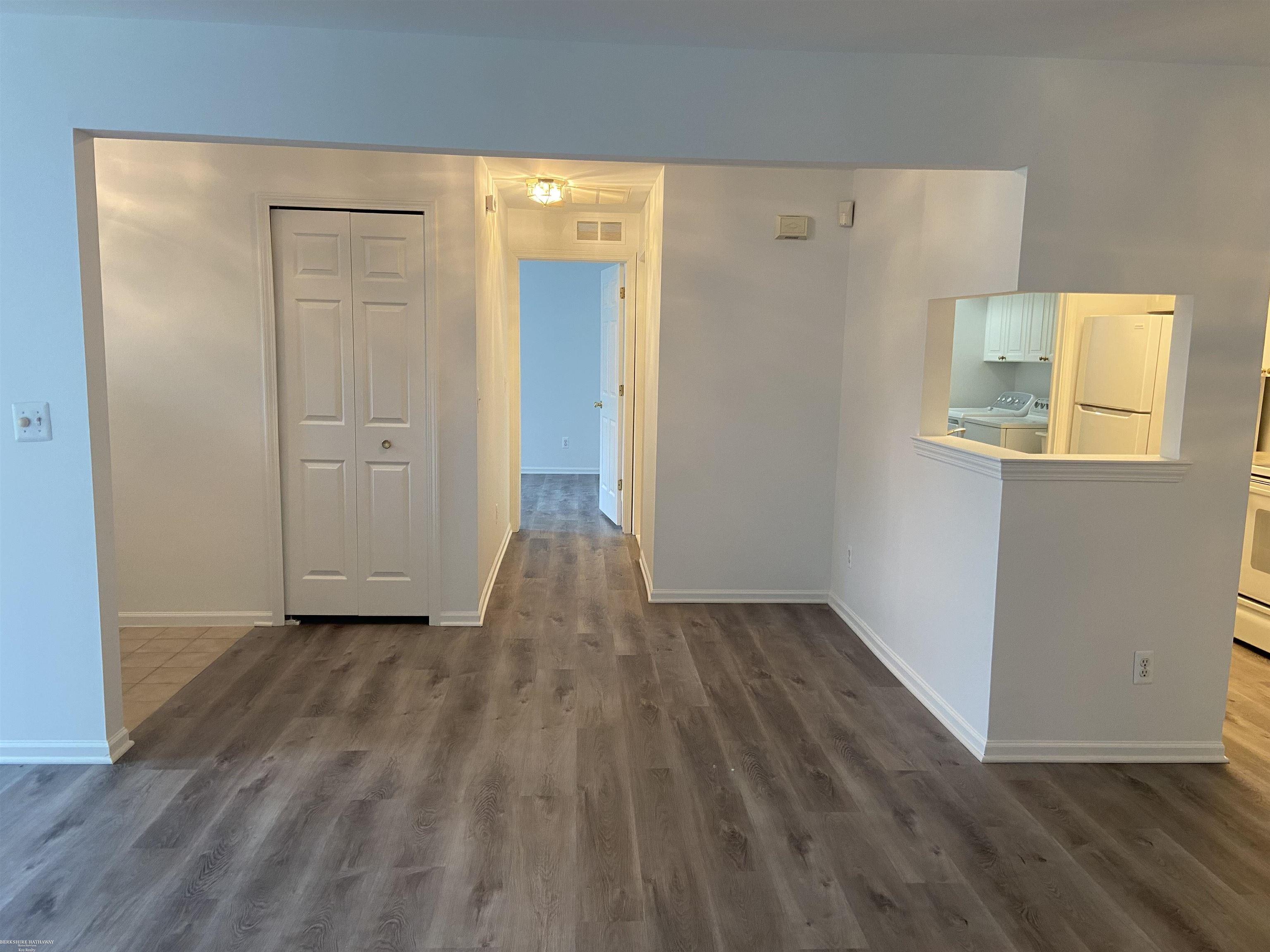 Sterling Heights, Michigan 48314, United States, 2 Bedrooms Bedrooms, ,2 BathroomsBathrooms,Residential,Pending,167683