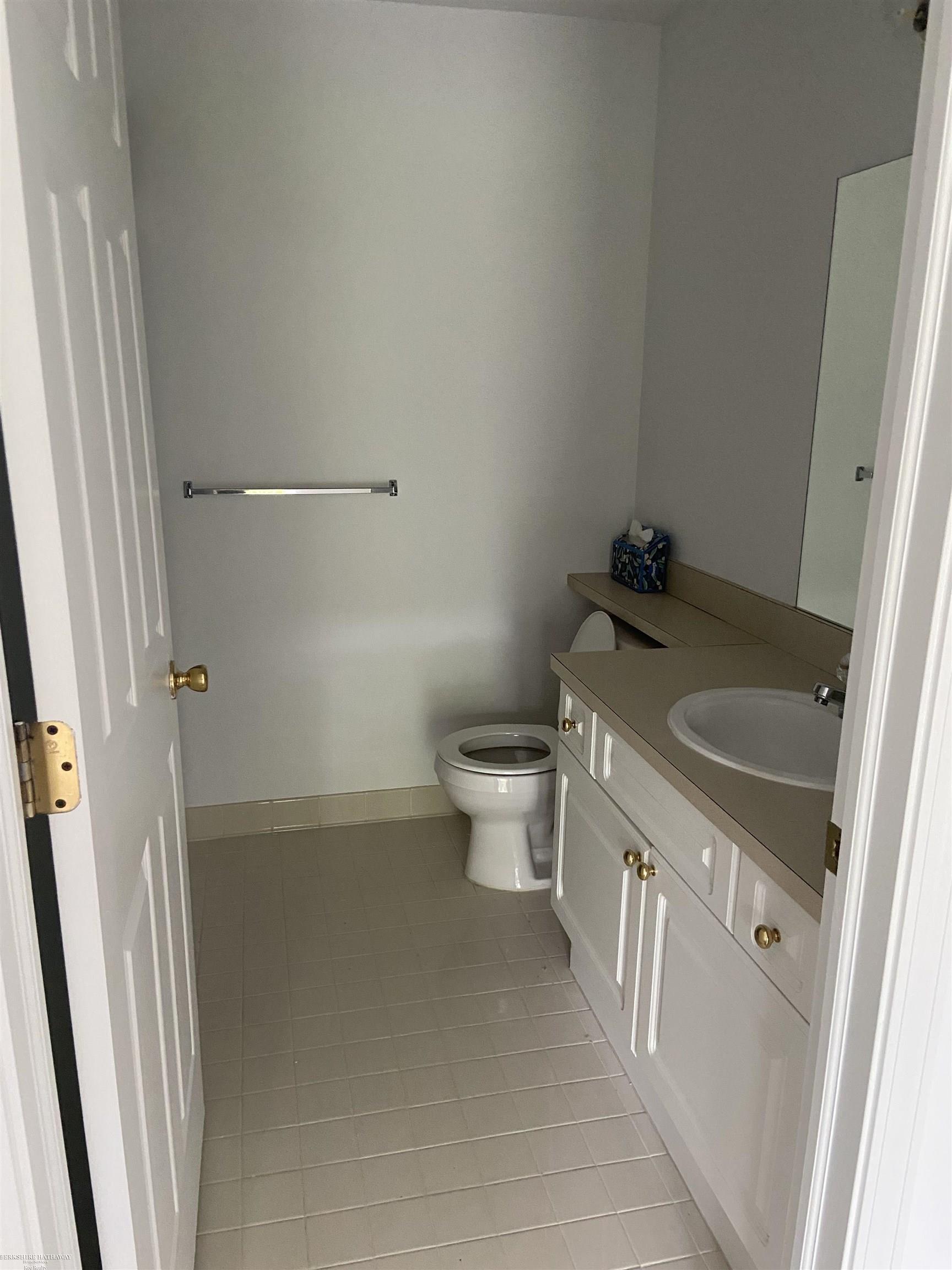 Sterling Heights, Michigan 48314, United States, 2 Bedrooms Bedrooms, ,2 BathroomsBathrooms,Residential,Pending,167683