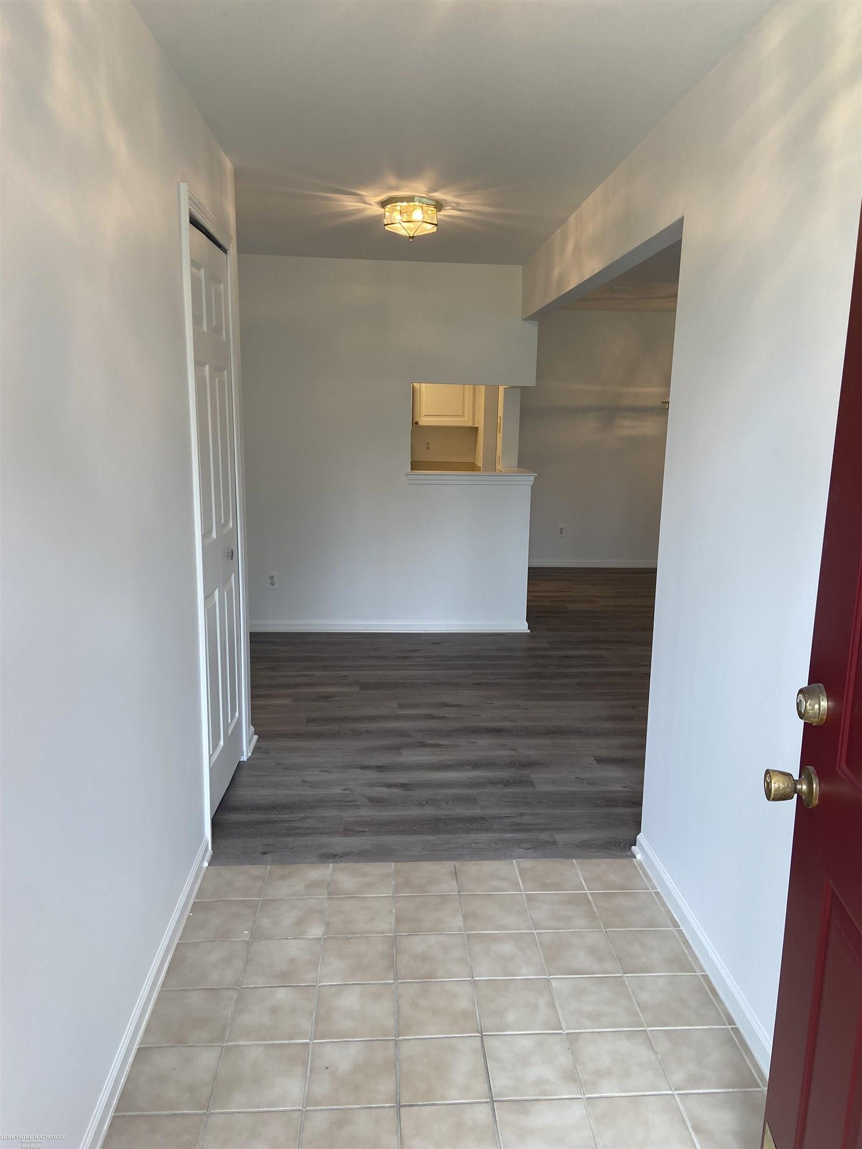 Sterling Heights, Michigan 48314, United States, 2 Bedrooms Bedrooms, ,2 BathroomsBathrooms,Residential,Pending,167683