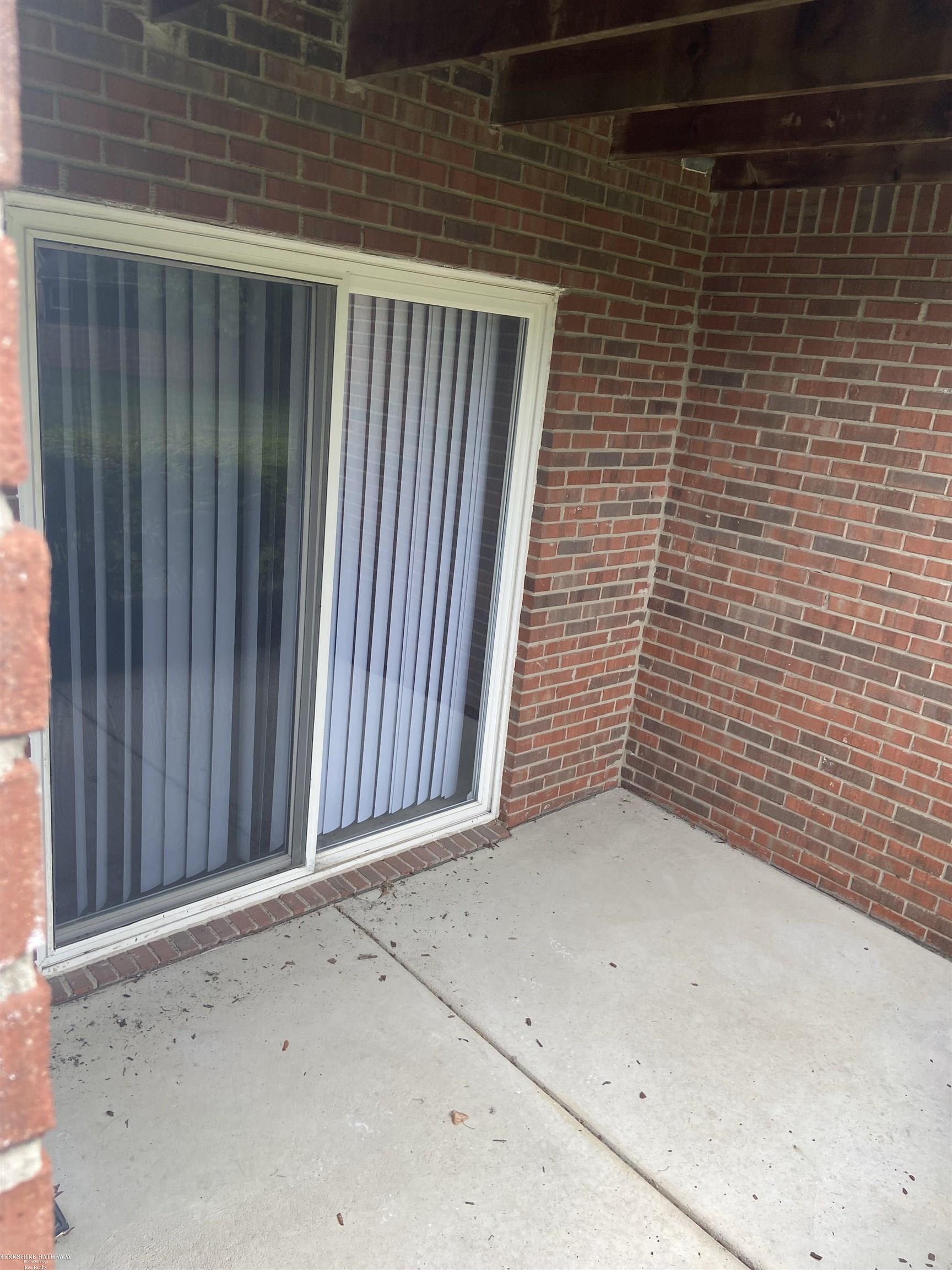 Sterling Heights, Michigan 48314, United States, 2 Bedrooms Bedrooms, ,2 BathroomsBathrooms,Residential,Pending,167683