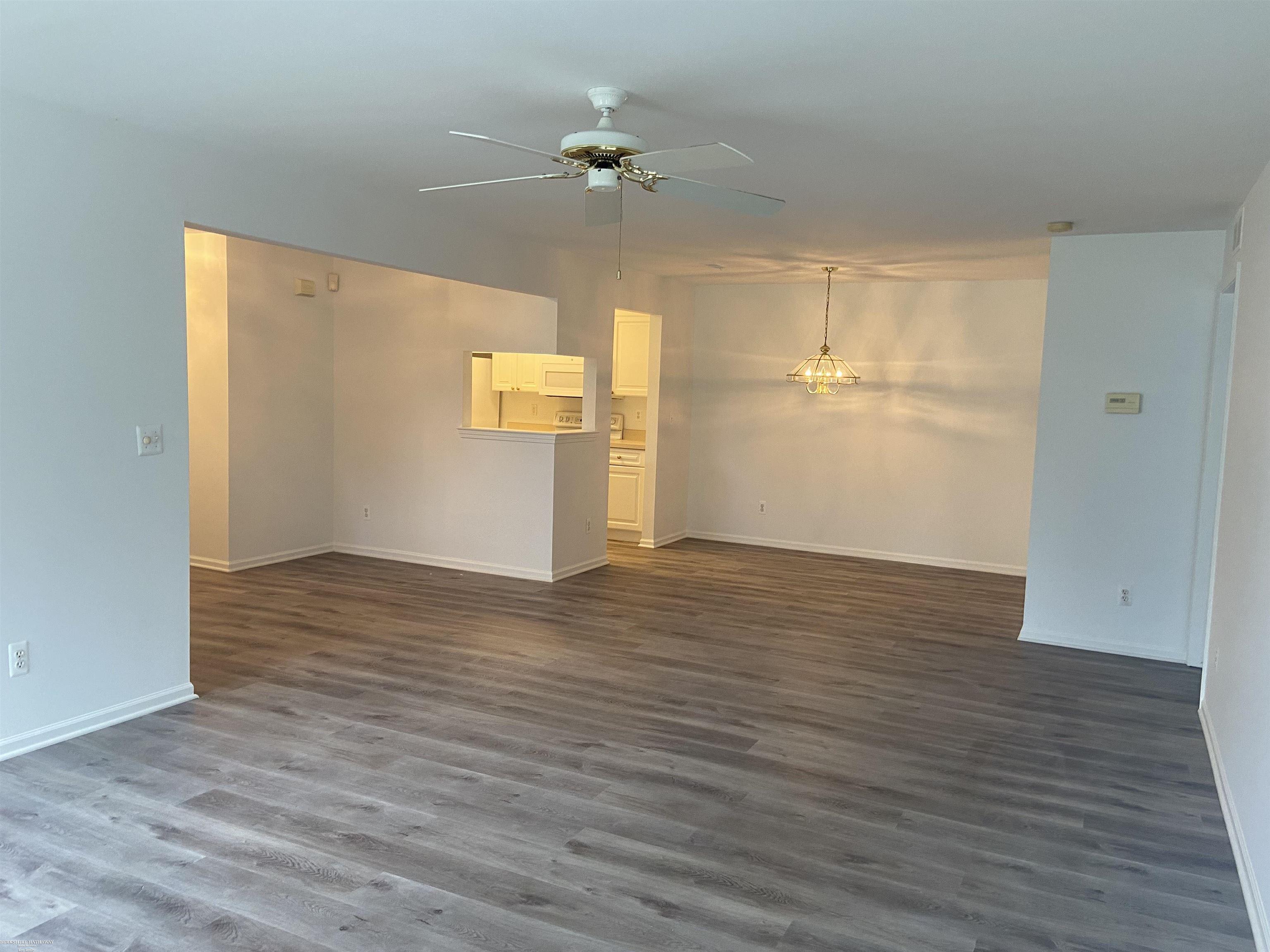 Sterling Heights, Michigan 48314, United States, 2 Bedrooms Bedrooms, ,2 BathroomsBathrooms,Residential,Pending,167683