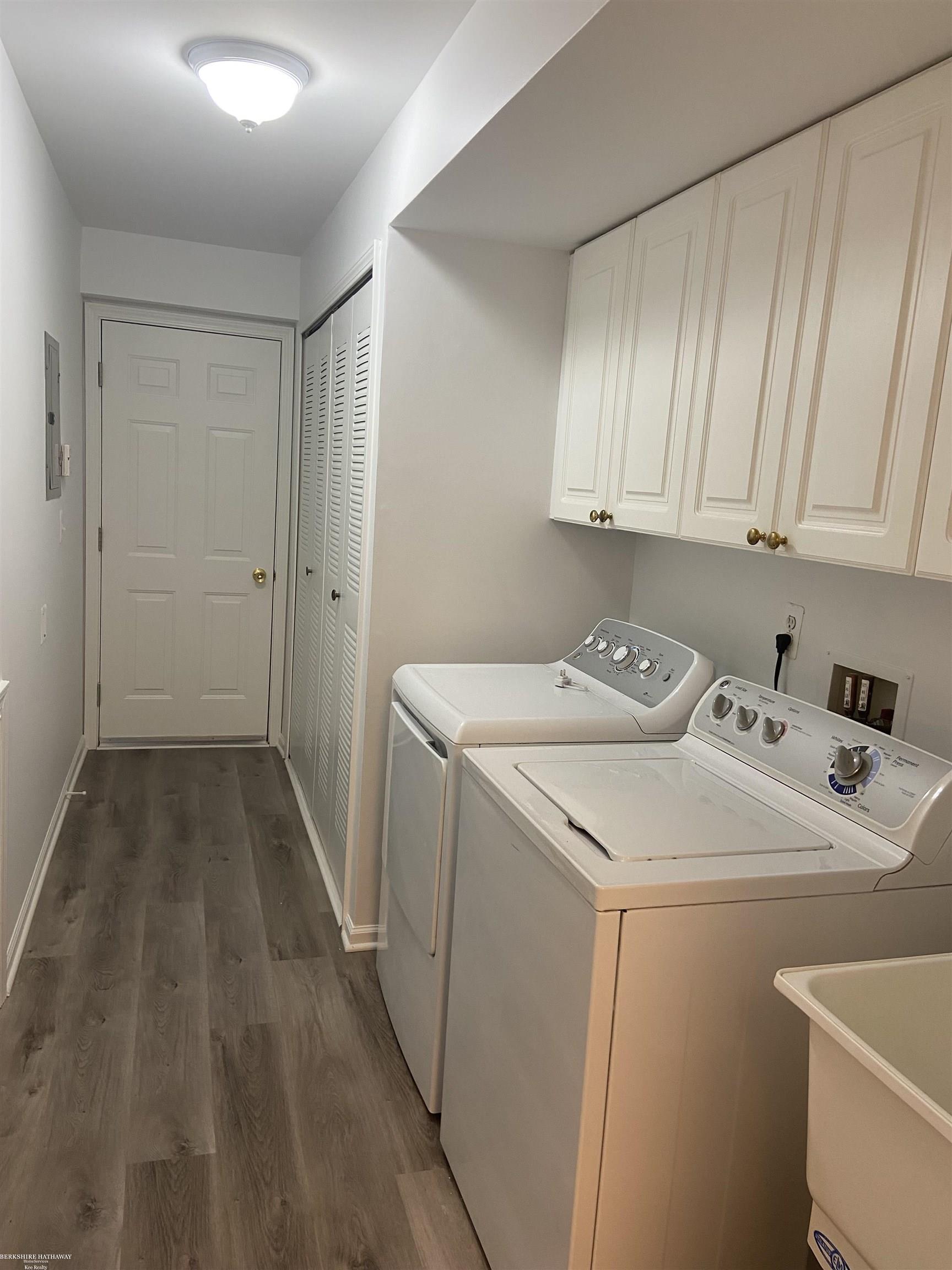 Sterling Heights, Michigan 48314, United States, 2 Bedrooms Bedrooms, ,2 BathroomsBathrooms,Residential,Pending,167683