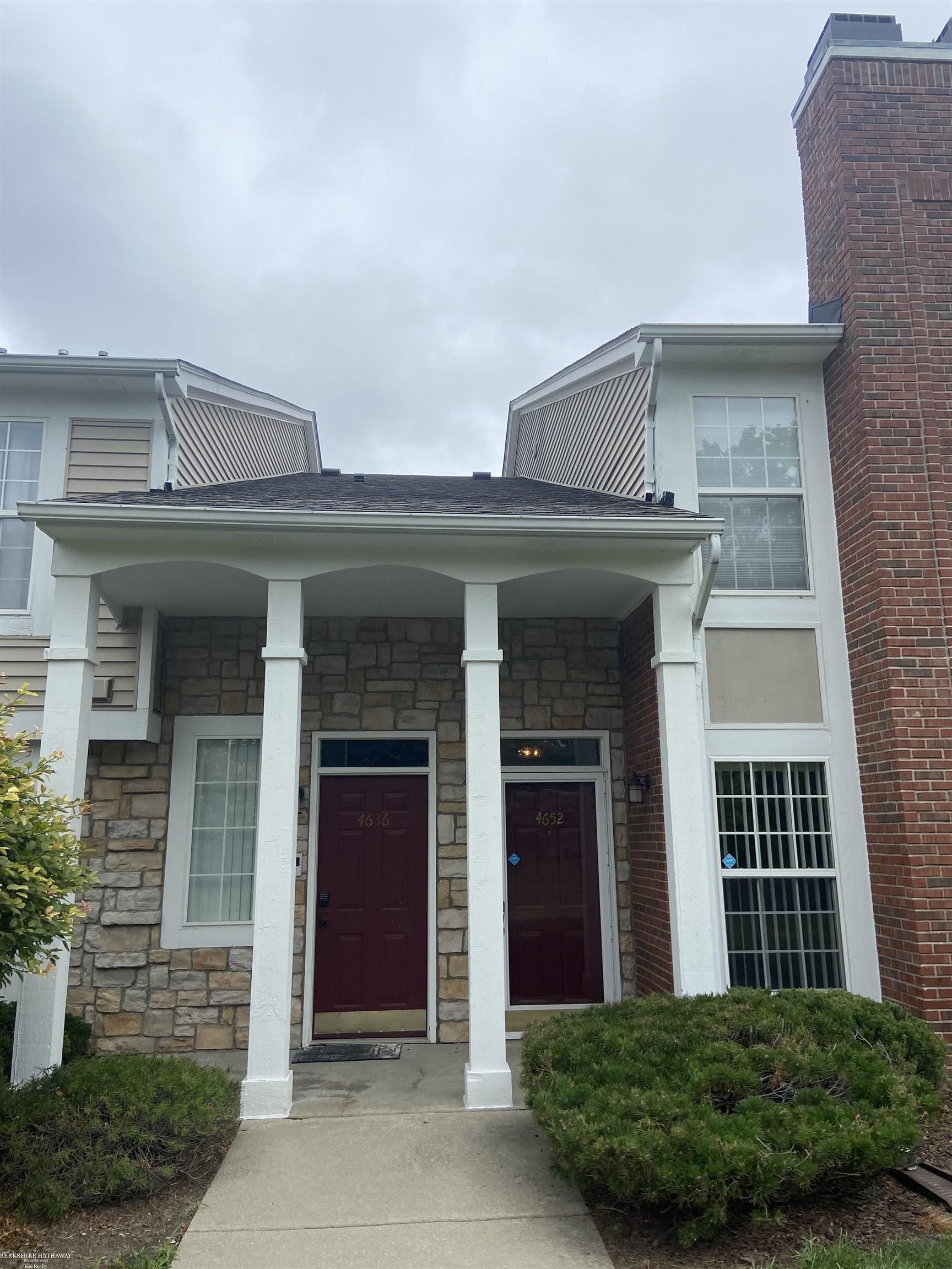 Sterling Heights, Michigan 48314, United States, 2 Bedrooms Bedrooms, ,2 BathroomsBathrooms,Residential,Pending,167683