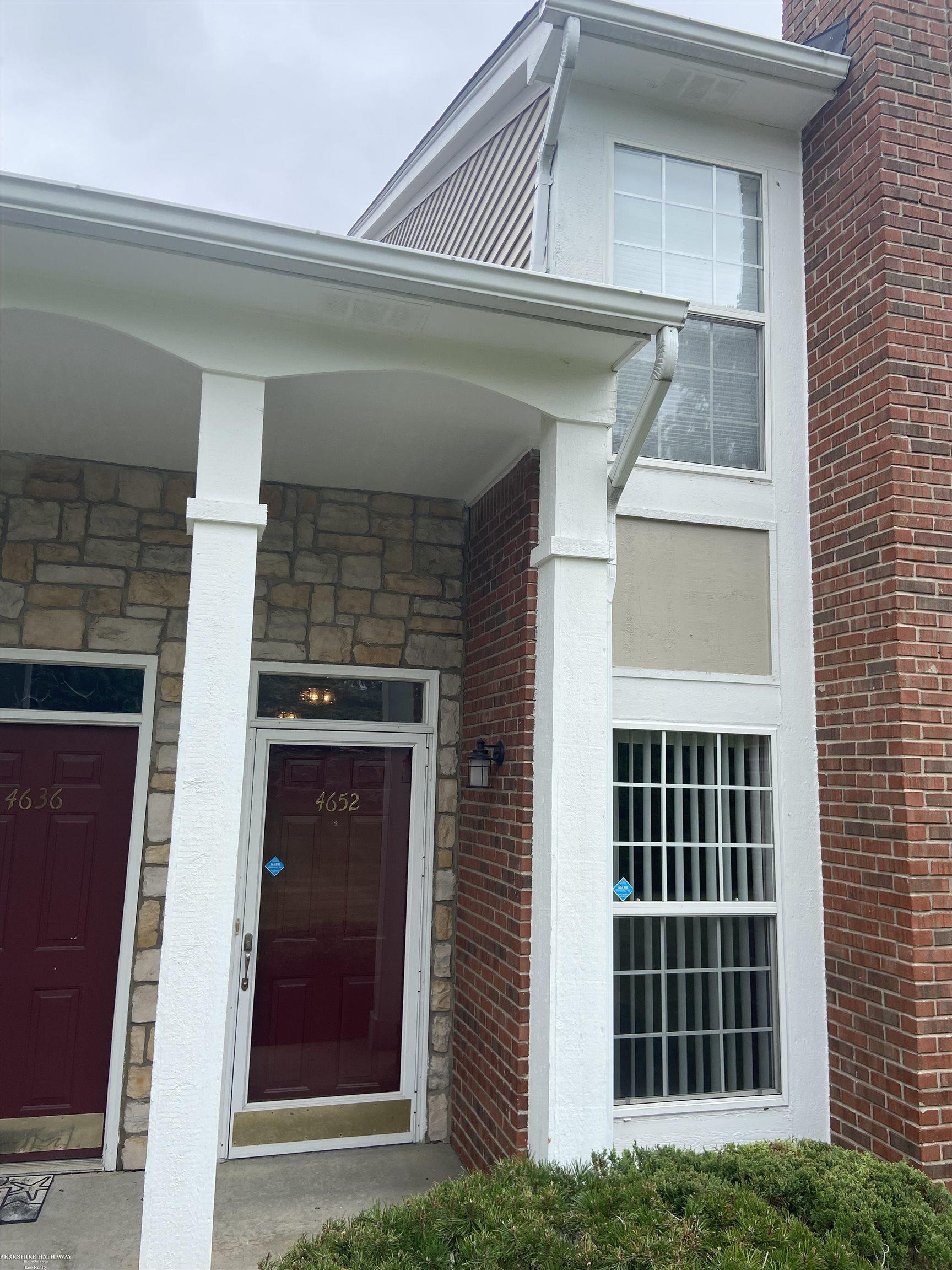 Sterling Heights, Michigan 48314, United States, 2 Bedrooms Bedrooms, ,2 BathroomsBathrooms,Residential,Pending,167683