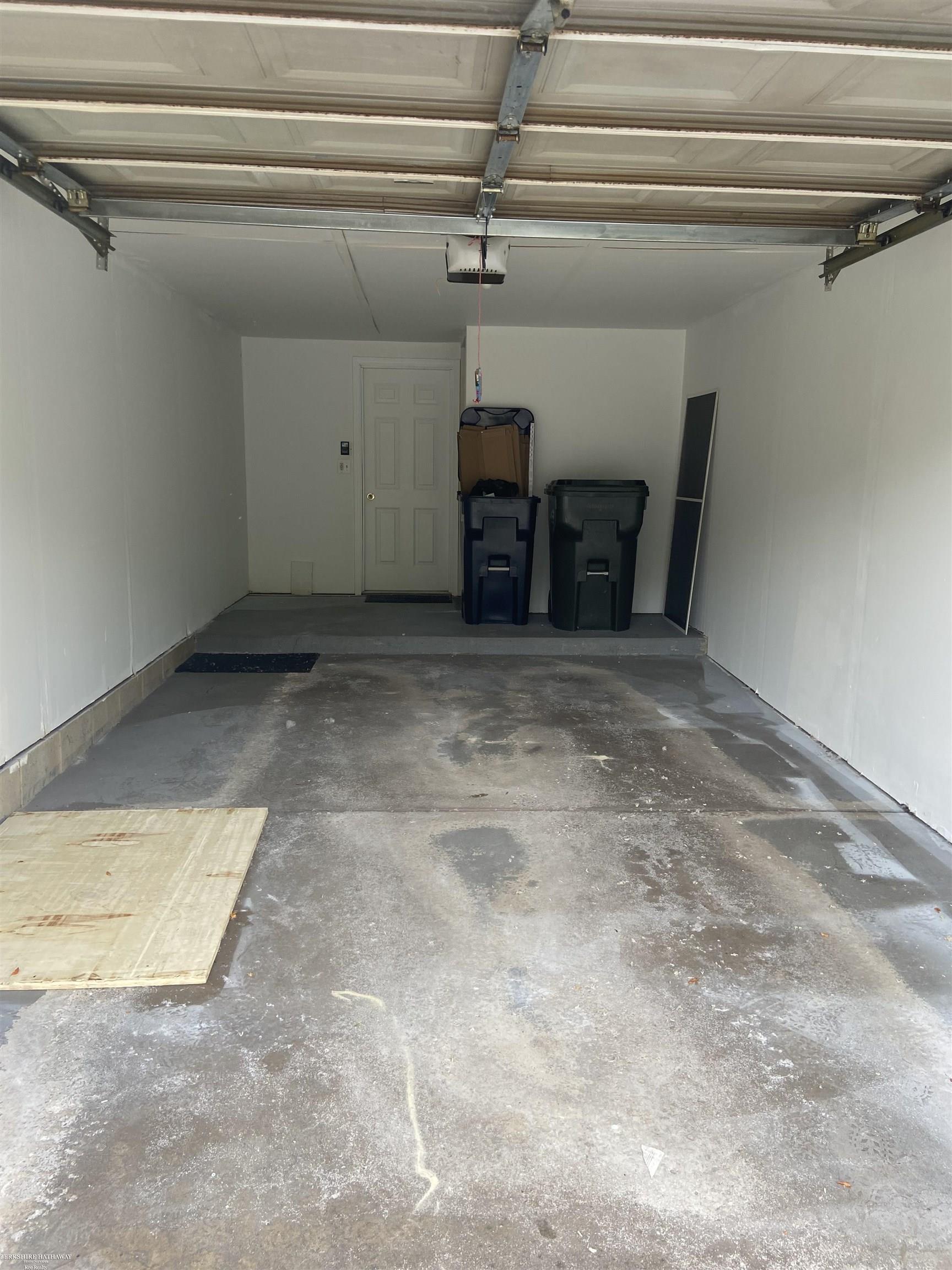 Sterling Heights, Michigan 48314, United States, 2 Bedrooms Bedrooms, ,2 BathroomsBathrooms,Residential,Pending,167683