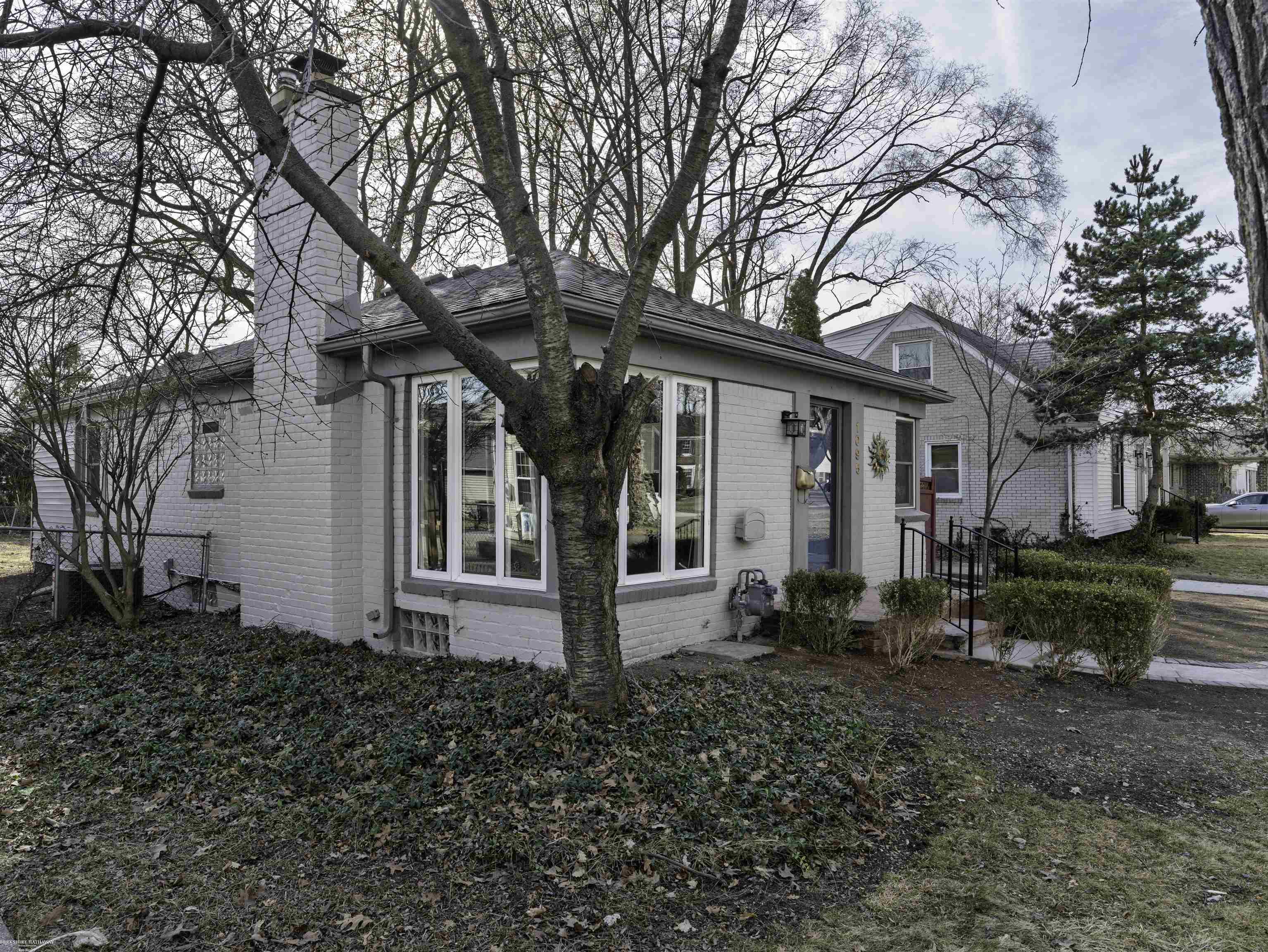 Grosse Pointe Woods, Michigan 48236, United States, 2 Bedrooms Bedrooms, ,1 BathroomBathrooms,Residential,Active,89280