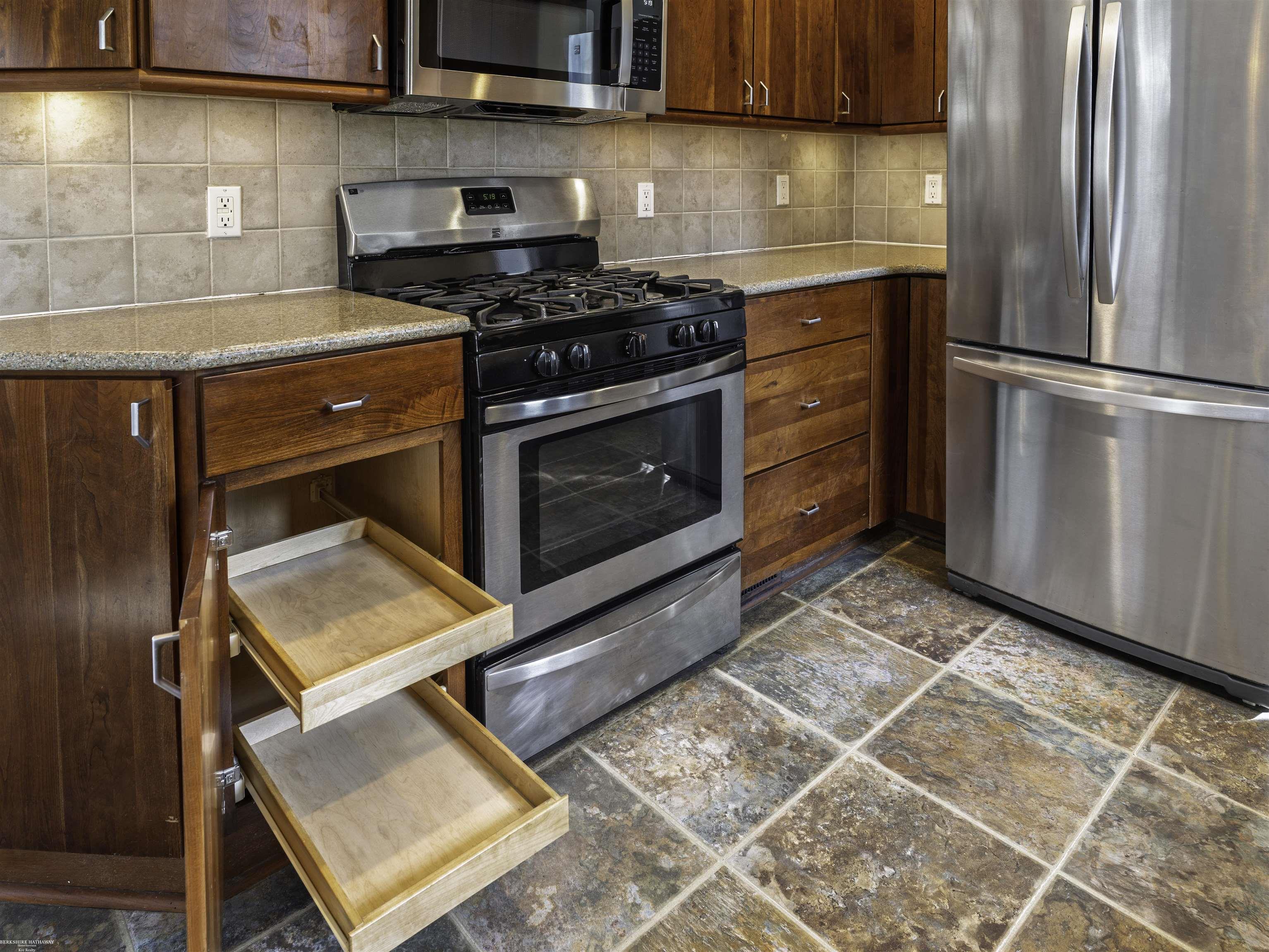 Grosse Pointe Woods, Michigan 48236, United States, 2 Bedrooms Bedrooms, ,1 BathroomBathrooms,Residential,Active,89280