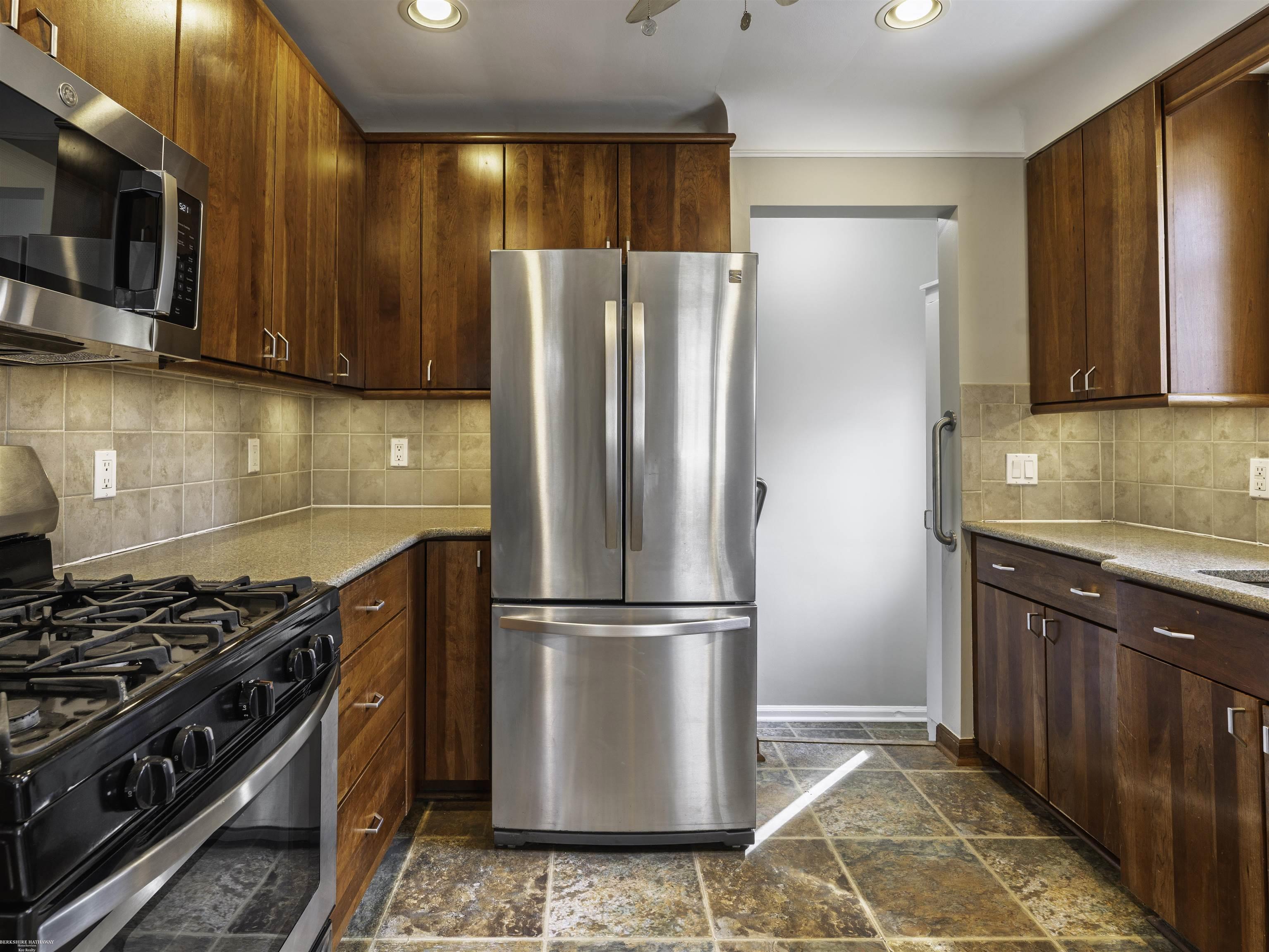 Grosse Pointe Woods, Michigan 48236, United States, 2 Bedrooms Bedrooms, ,1 BathroomBathrooms,Residential,Active,89280