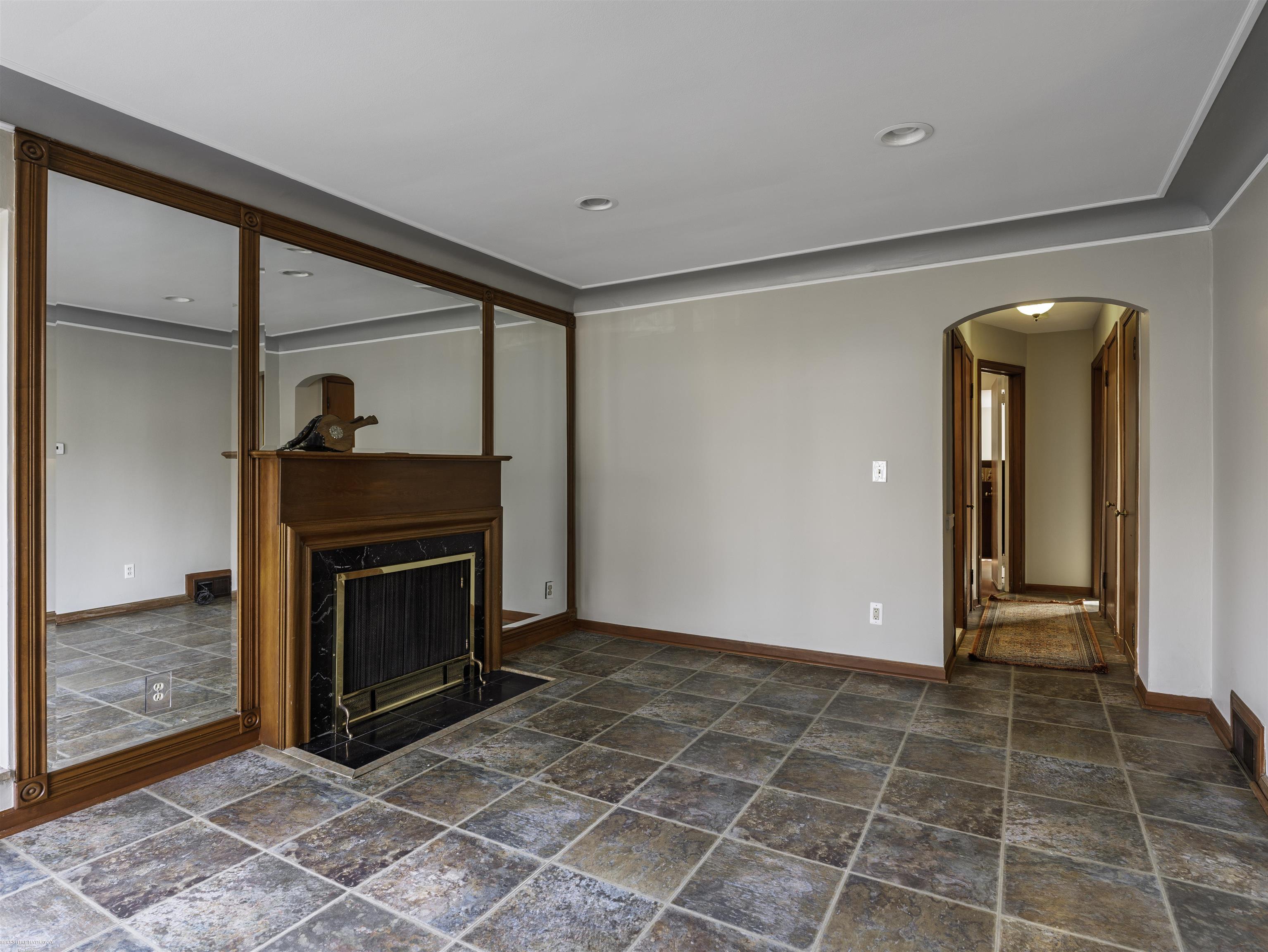 Grosse Pointe Woods, Michigan 48236, United States, 2 Bedrooms Bedrooms, ,1 BathroomBathrooms,Residential,Active,89280