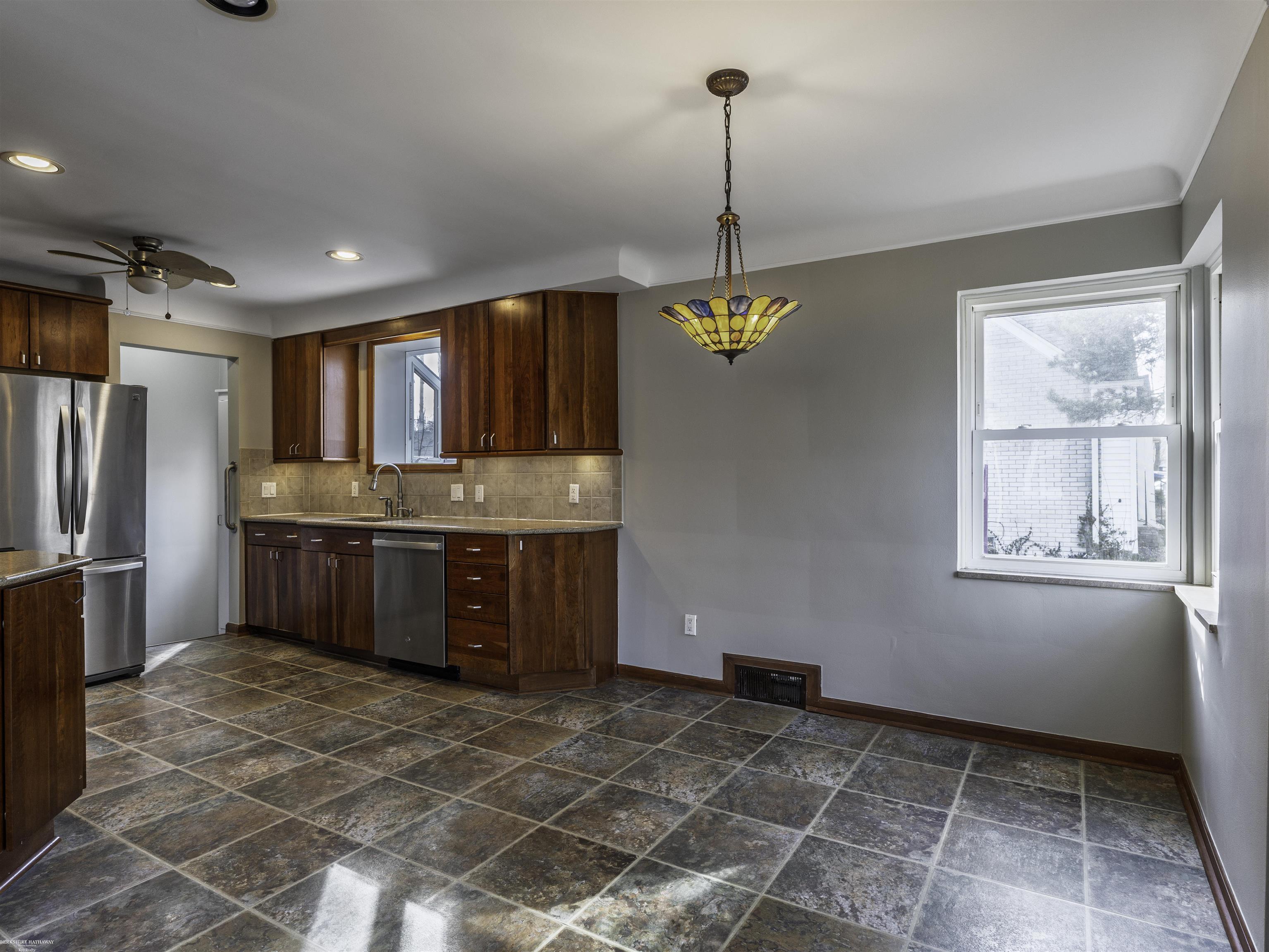 Grosse Pointe Woods, Michigan 48236, United States, 2 Bedrooms Bedrooms, ,1 BathroomBathrooms,Residential,Active,89280