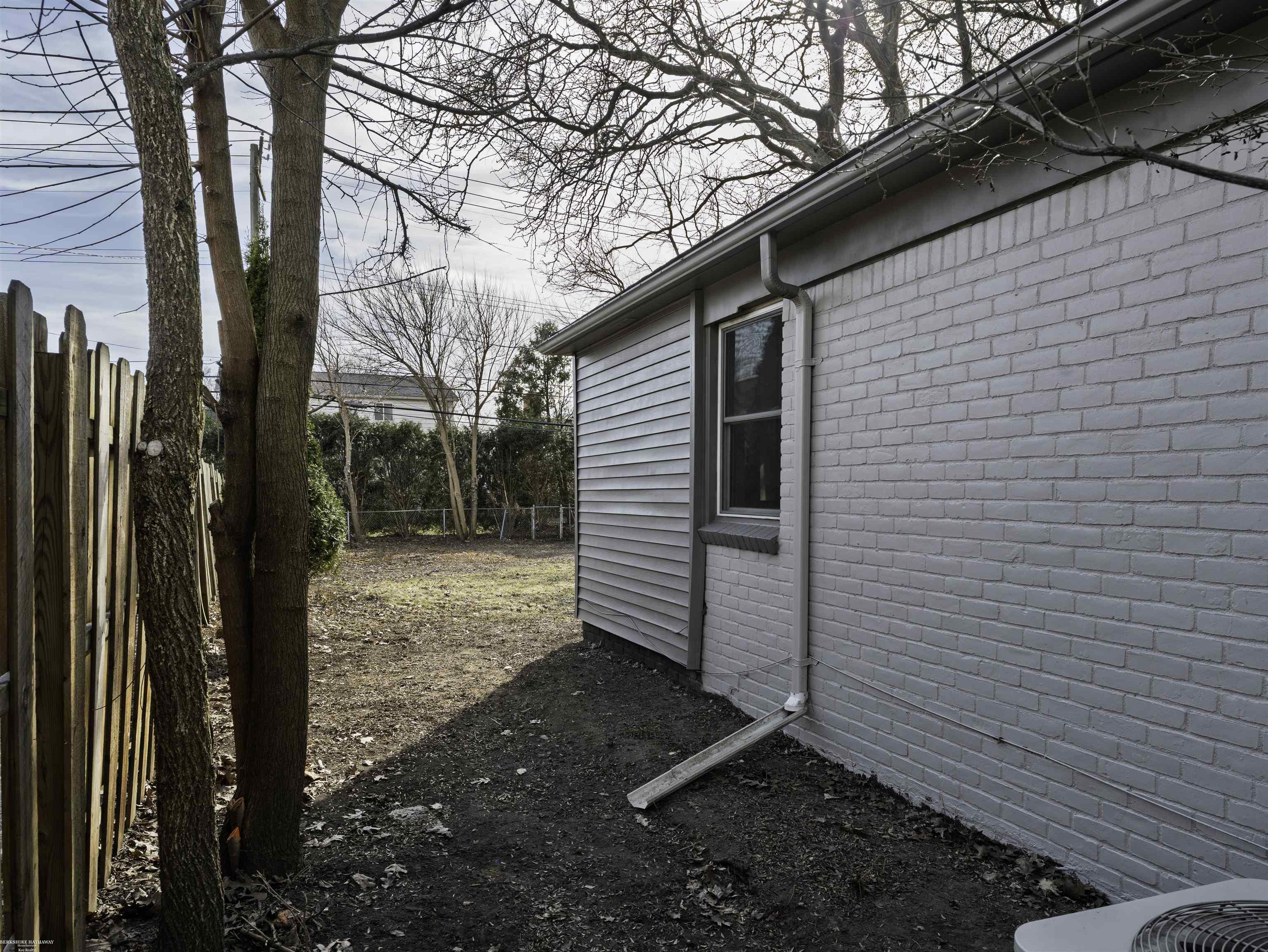 Grosse Pointe Woods, Michigan 48236, United States, 2 Bedrooms Bedrooms, ,1 BathroomBathrooms,Residential,Active,89280