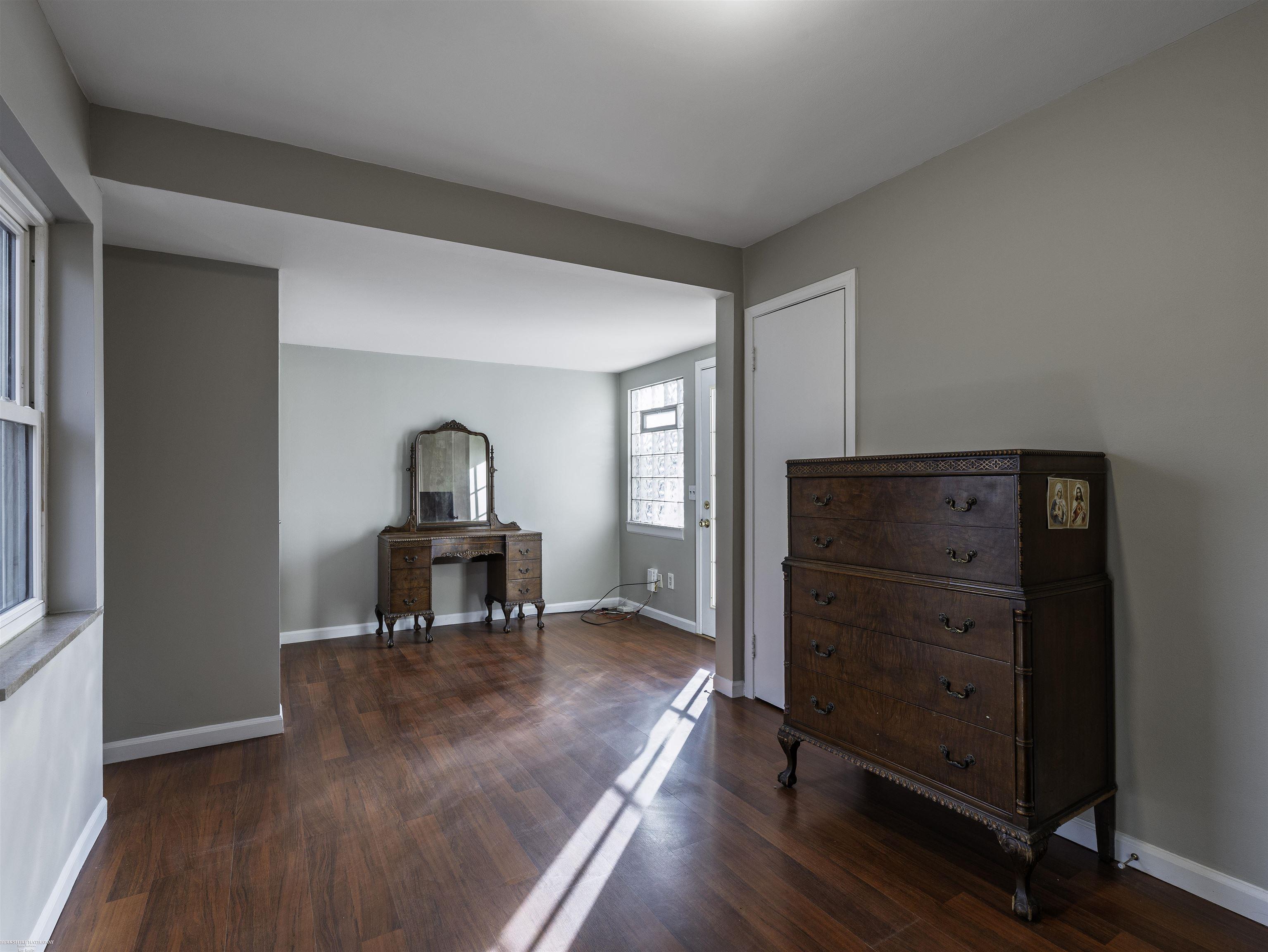 Grosse Pointe Woods, Michigan 48236, United States, 2 Bedrooms Bedrooms, ,1 BathroomBathrooms,Residential,Active,89280