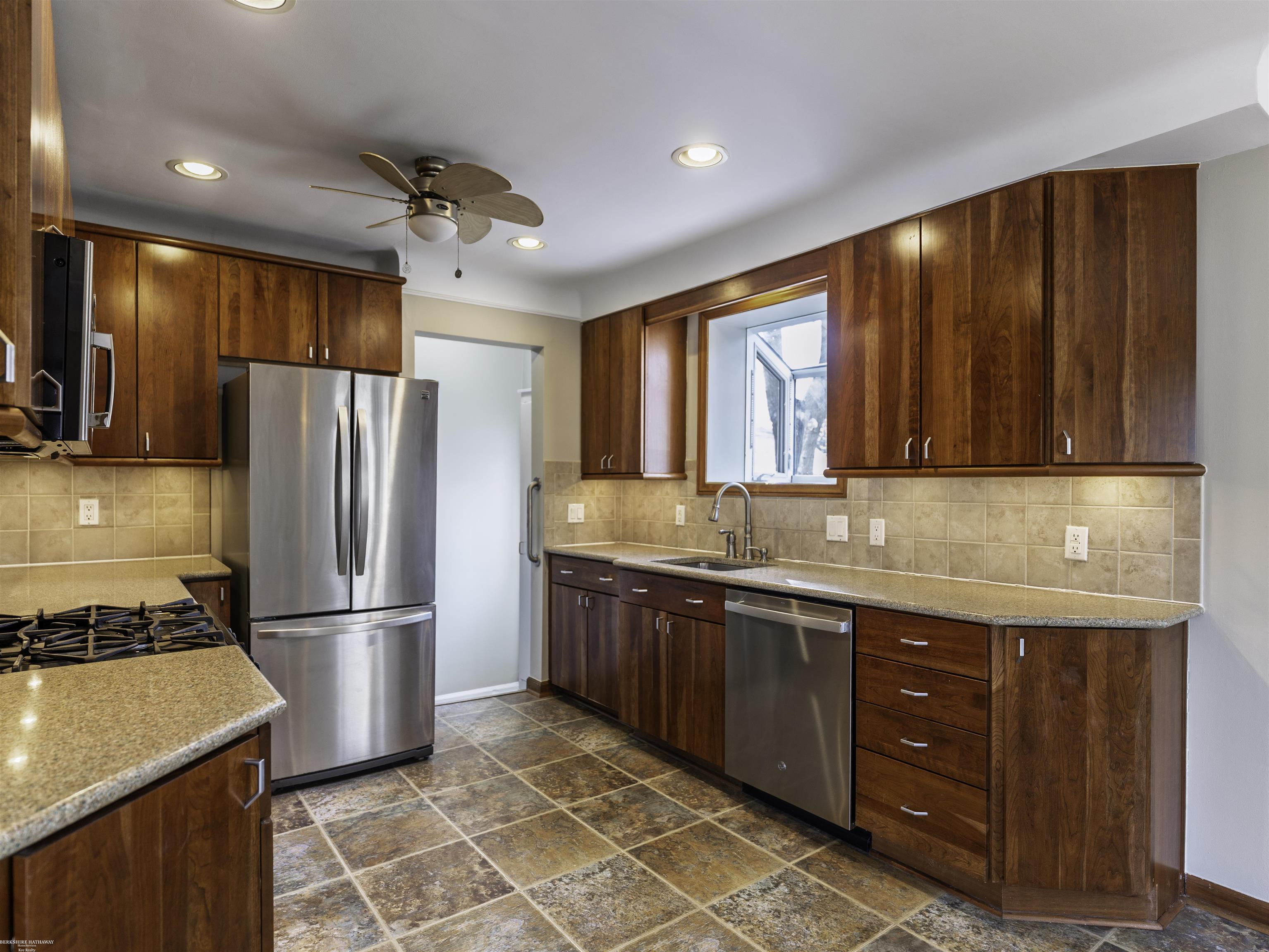 Grosse Pointe Woods, Michigan 48236, United States, 2 Bedrooms Bedrooms, ,1 BathroomBathrooms,Residential,Active,89280