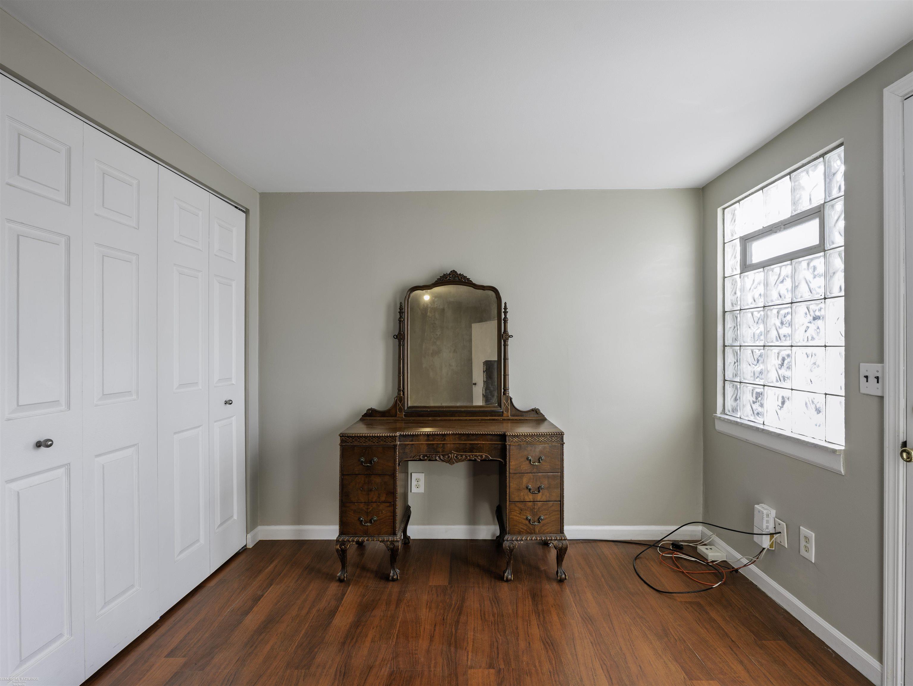 Grosse Pointe Woods, Michigan 48236, United States, 2 Bedrooms Bedrooms, ,1 BathroomBathrooms,Residential,Active,89280