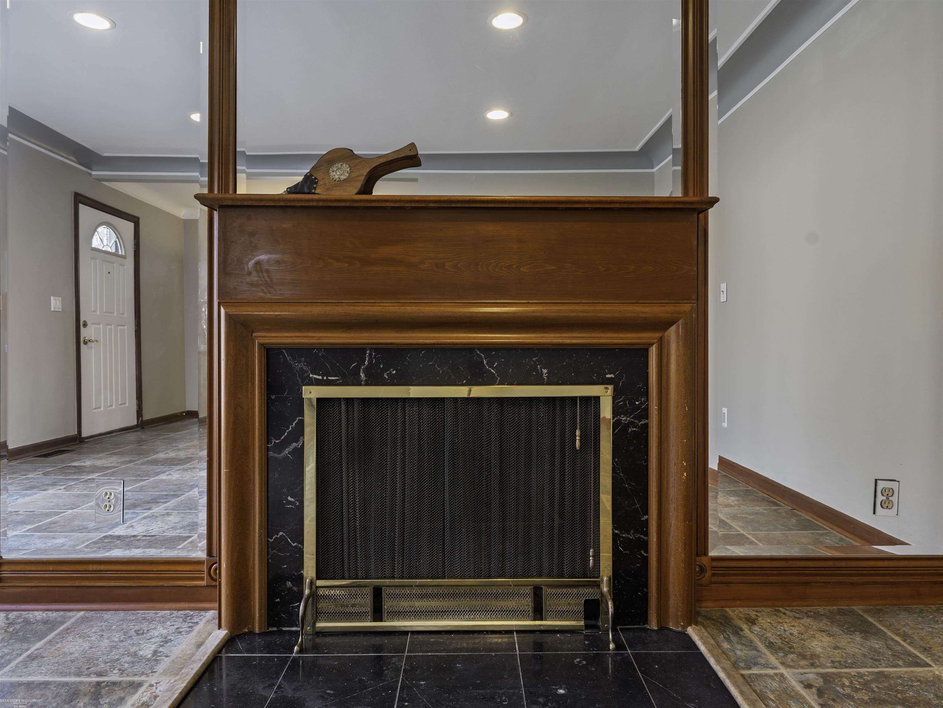 Grosse Pointe Woods, Michigan 48236, United States, 2 Bedrooms Bedrooms, ,1 BathroomBathrooms,Residential,Active,89280