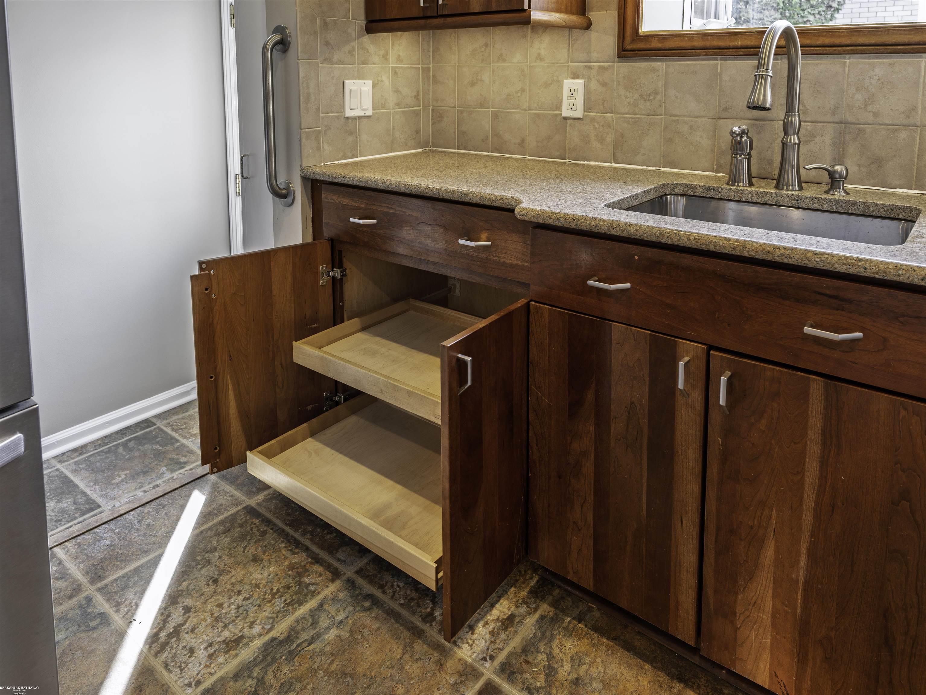 Grosse Pointe Woods, Michigan 48236, United States, 2 Bedrooms Bedrooms, ,1 BathroomBathrooms,Residential,Active,89280