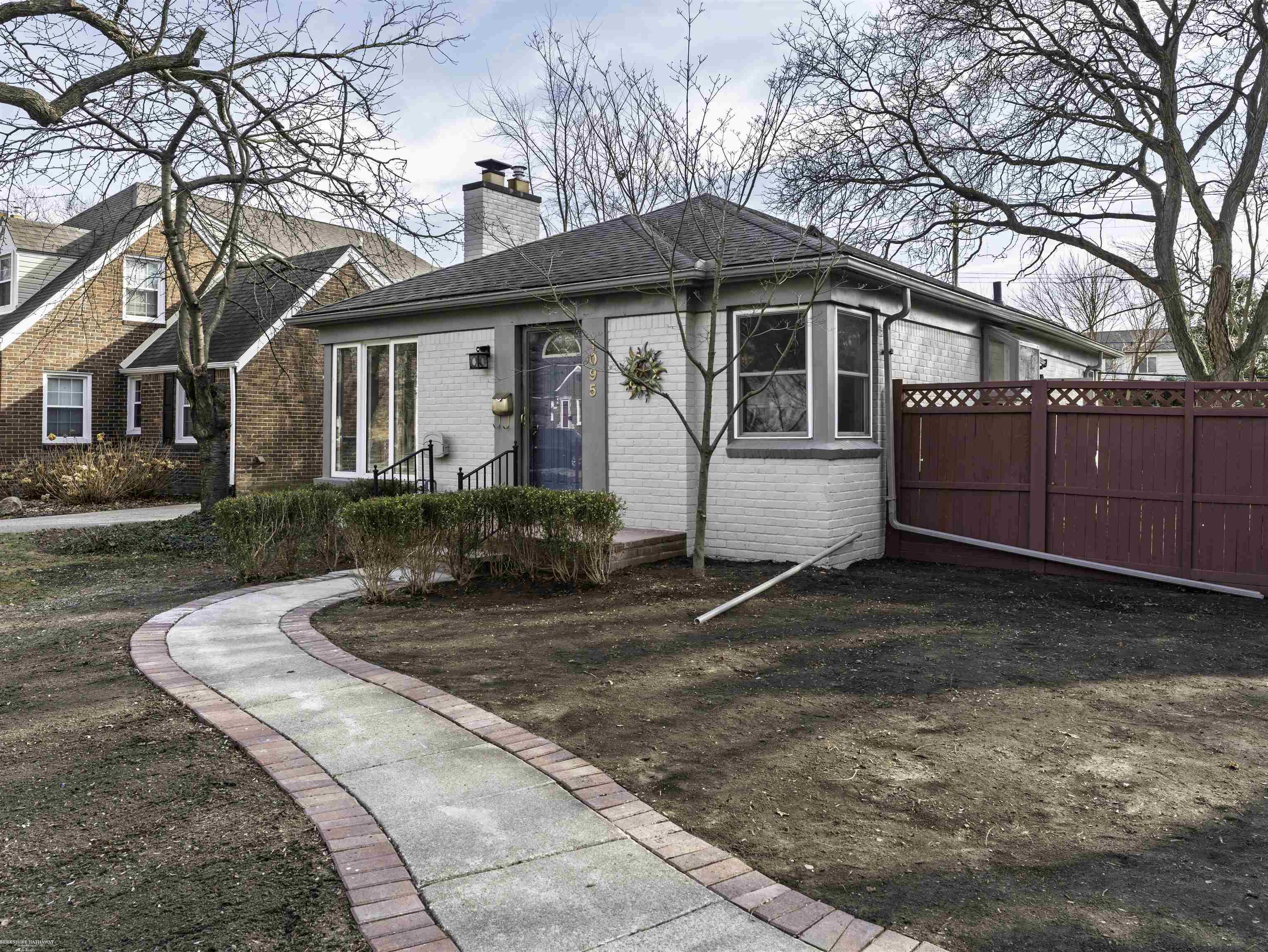 Grosse Pointe Woods, Michigan 48236, United States, 2 Bedrooms Bedrooms, ,1 BathroomBathrooms,Residential,Active,89280