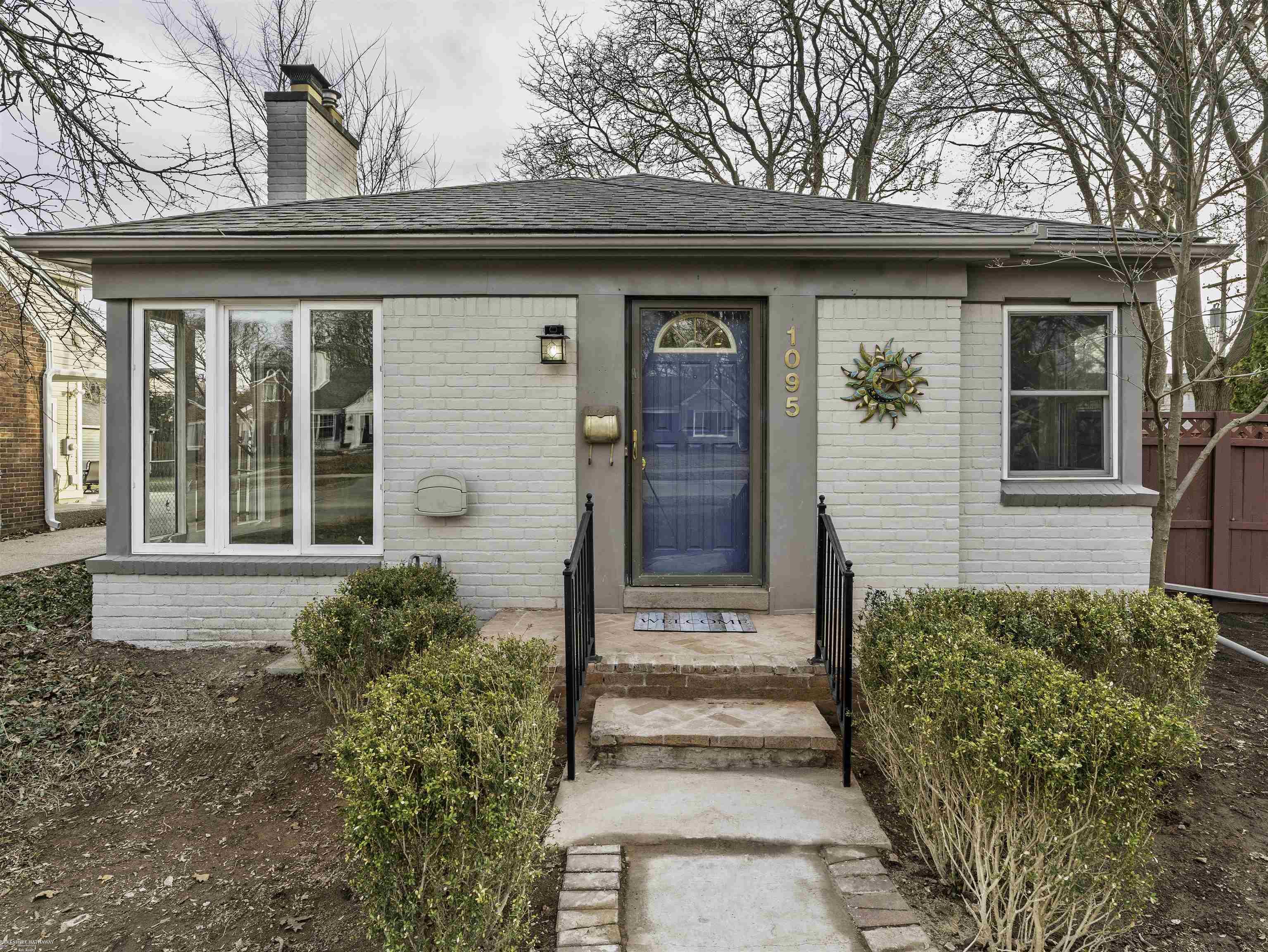 Grosse Pointe Woods, Michigan 48236, United States, 2 Bedrooms Bedrooms, ,1 BathroomBathrooms,Residential,Active,89280