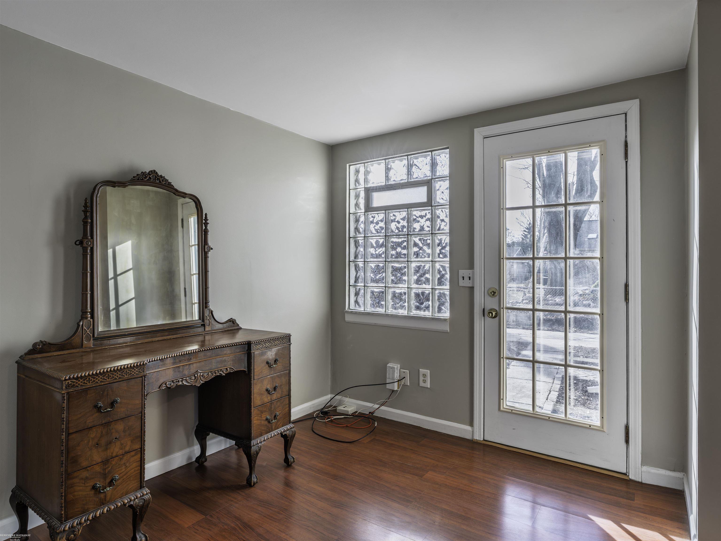 Grosse Pointe Woods, Michigan 48236, United States, 2 Bedrooms Bedrooms, ,1 BathroomBathrooms,Residential,Active,89280