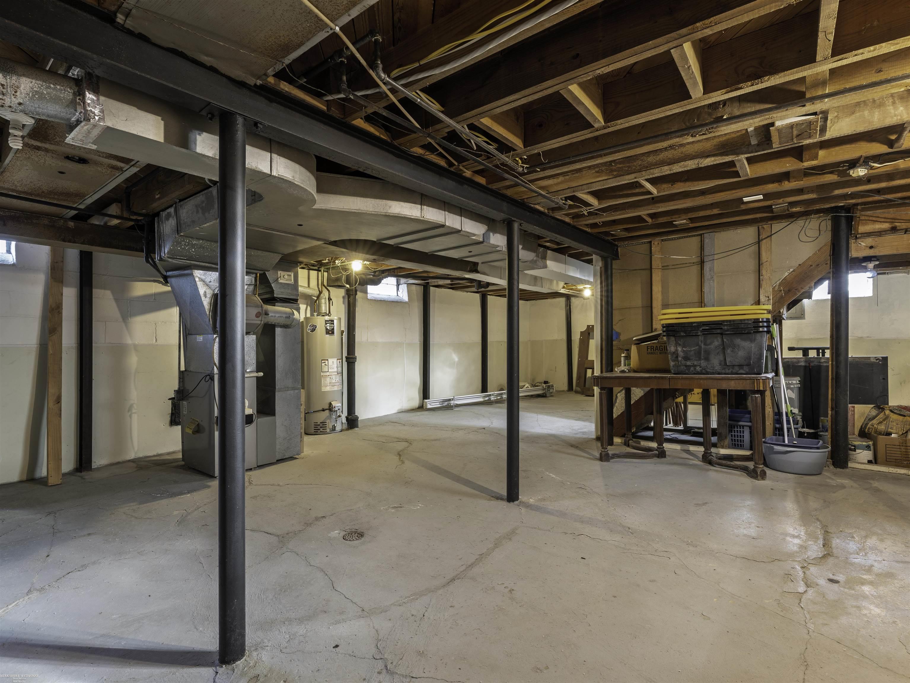 Grosse Pointe Woods, Michigan 48236, United States, 2 Bedrooms Bedrooms, ,1 BathroomBathrooms,Residential,Active,89280