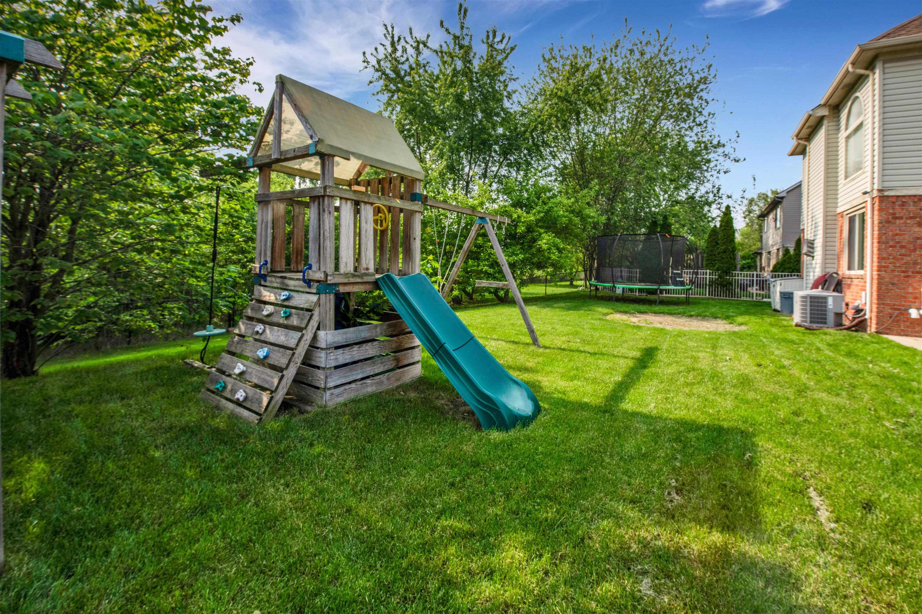 Chesterfield, Michigan 48047, United States, 3 Bedrooms Bedrooms, ,3 BathroomsBathrooms,Residential,Pending,148947