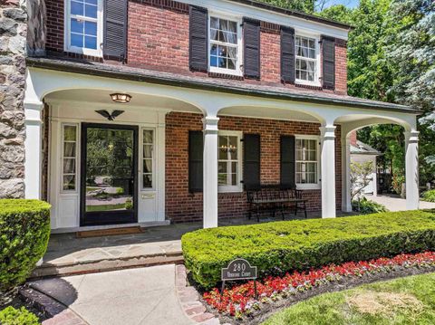 A home in Grosse Pointe Farms