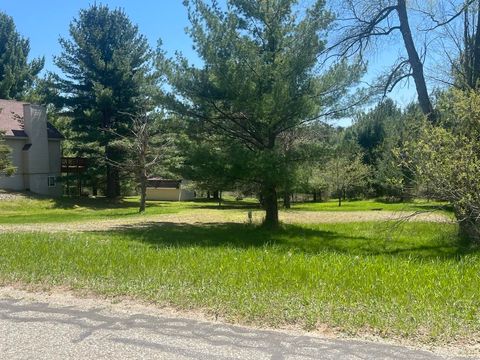 5097 QUEENS Way Gladwin MI 48624