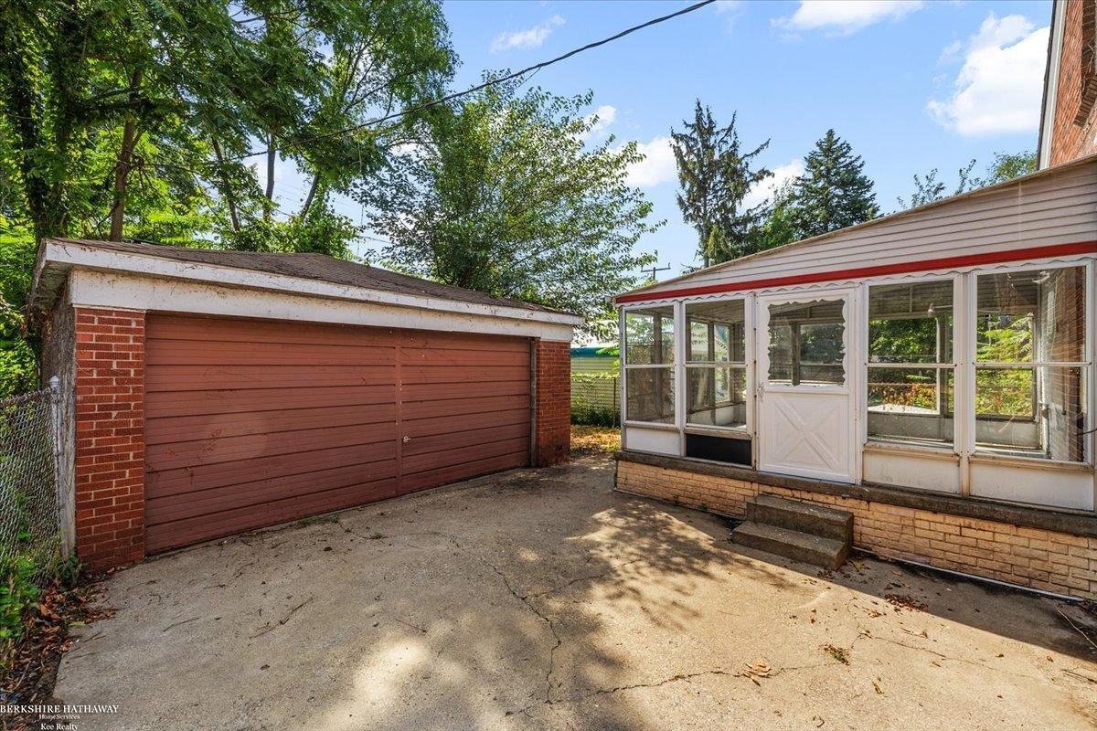 Detroit, Michigan 48221, United States, 3 Bedrooms Bedrooms, ,2 BathroomsBathrooms,Residential,Pending,181834