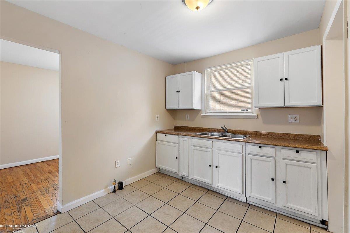 Detroit, Michigan 48221, United States, 3 Bedrooms Bedrooms, ,2 BathroomsBathrooms,Residential,Pending,181834