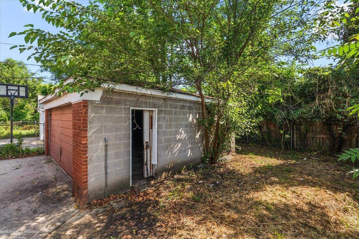 Detroit, Michigan 48221, United States, 3 Bedrooms Bedrooms, ,2 BathroomsBathrooms,Residential,Pending,181834