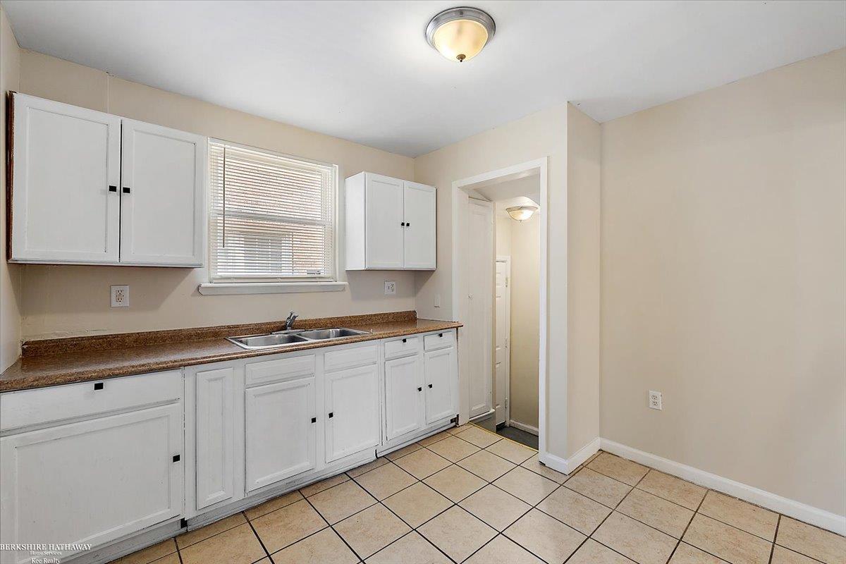 Detroit, Michigan 48221, United States, 3 Bedrooms Bedrooms, ,2 BathroomsBathrooms,Residential,Pending,181834