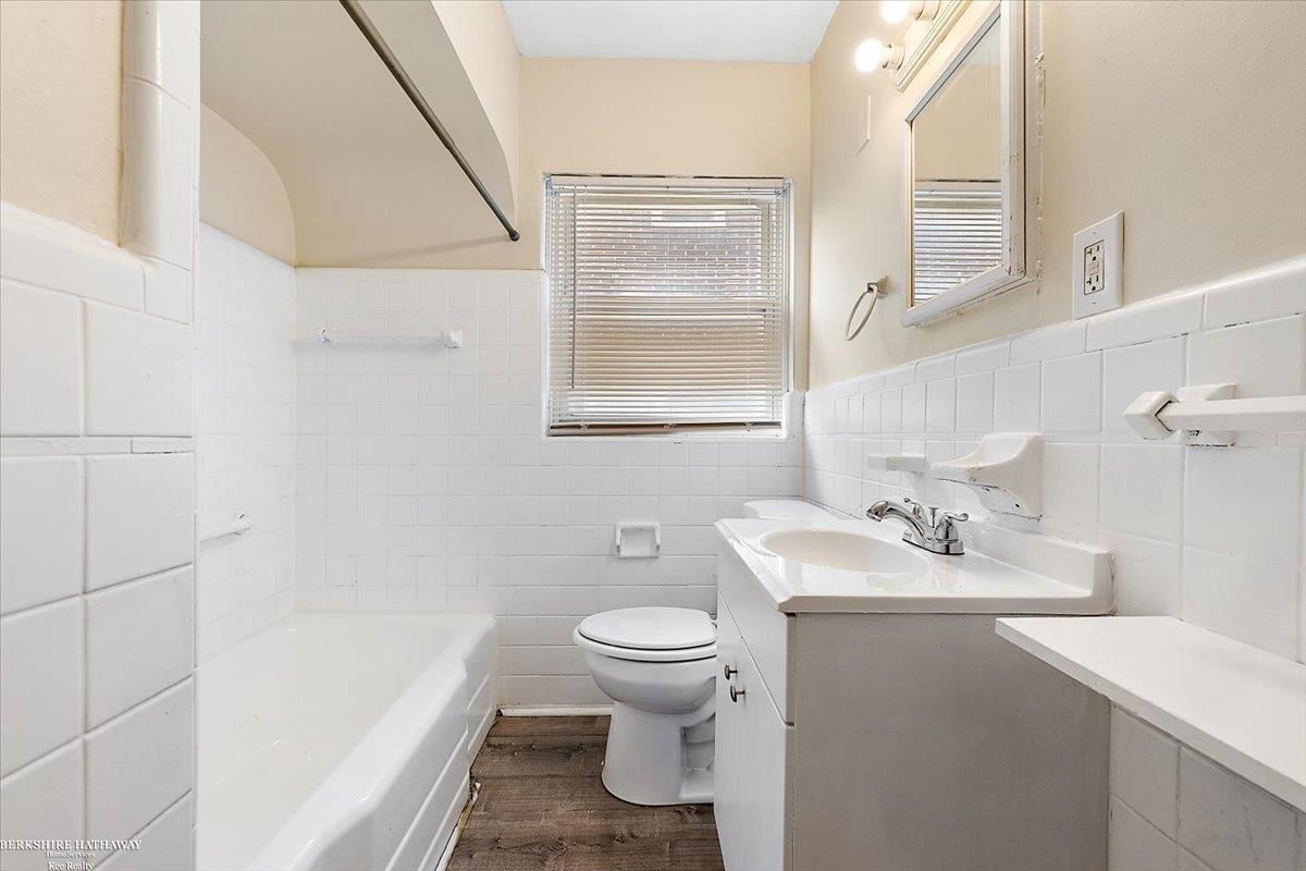 Detroit, Michigan 48221, United States, 3 Bedrooms Bedrooms, ,2 BathroomsBathrooms,Residential,Pending,181834