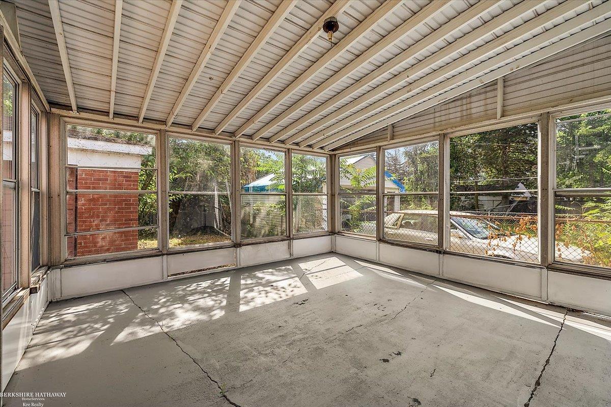 Detroit, Michigan 48221, United States, 3 Bedrooms Bedrooms, ,2 BathroomsBathrooms,Residential,Pending,181834