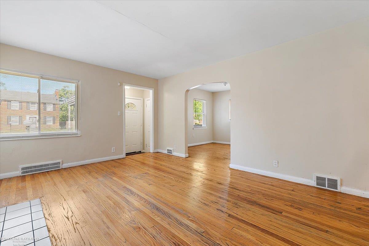 Detroit, Michigan 48221, United States, 3 Bedrooms Bedrooms, ,2 BathroomsBathrooms,Residential,Pending,181834