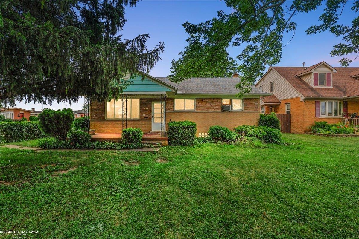 Roseville, Michigan 48066, United States, 3 Bedrooms Bedrooms, ,2 BathroomsBathrooms,Residential,Active,175214