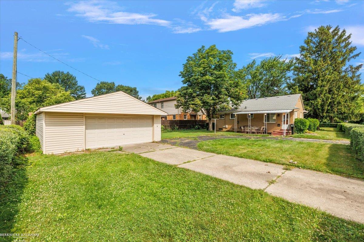 Roseville, Michigan 48066, United States, 3 Bedrooms Bedrooms, ,2 BathroomsBathrooms,Residential,Active,175214