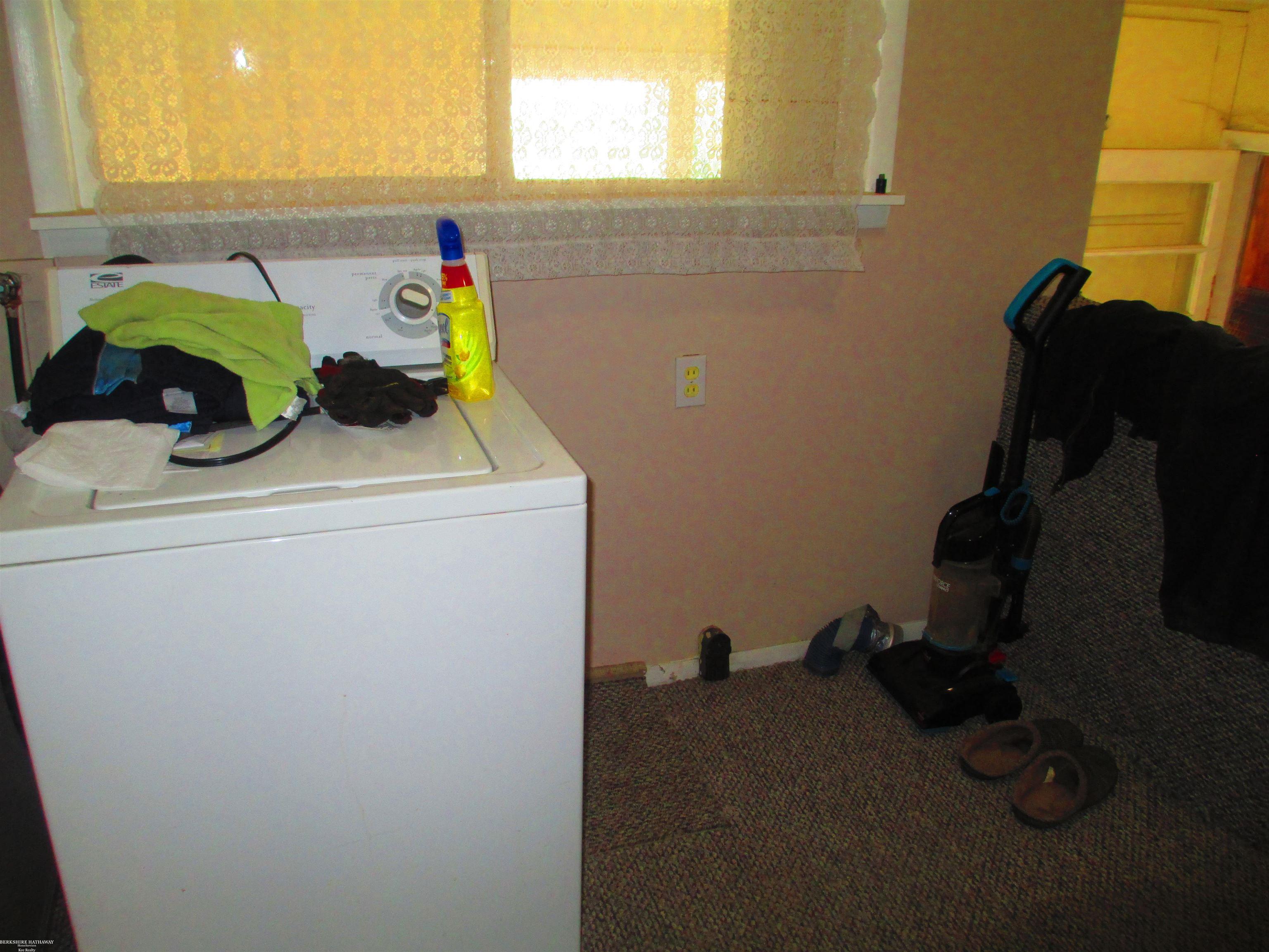 Owosso, Michigan 48867, United States, 4 Bedrooms Bedrooms, ,2 BathroomsBathrooms,Residential,Active,114600