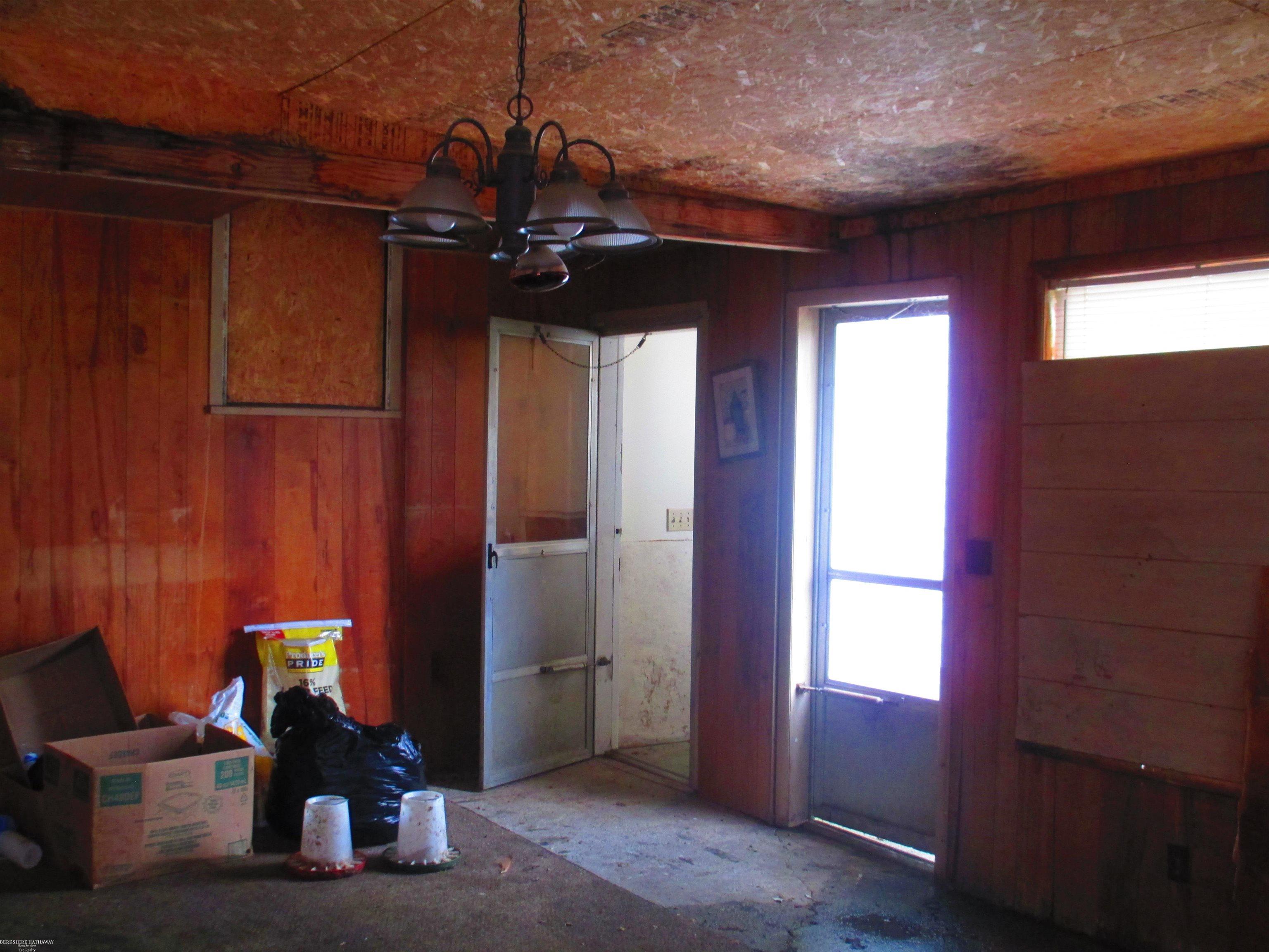 Owosso, Michigan 48867, United States, 4 Bedrooms Bedrooms, ,2 BathroomsBathrooms,Residential,Active,114600