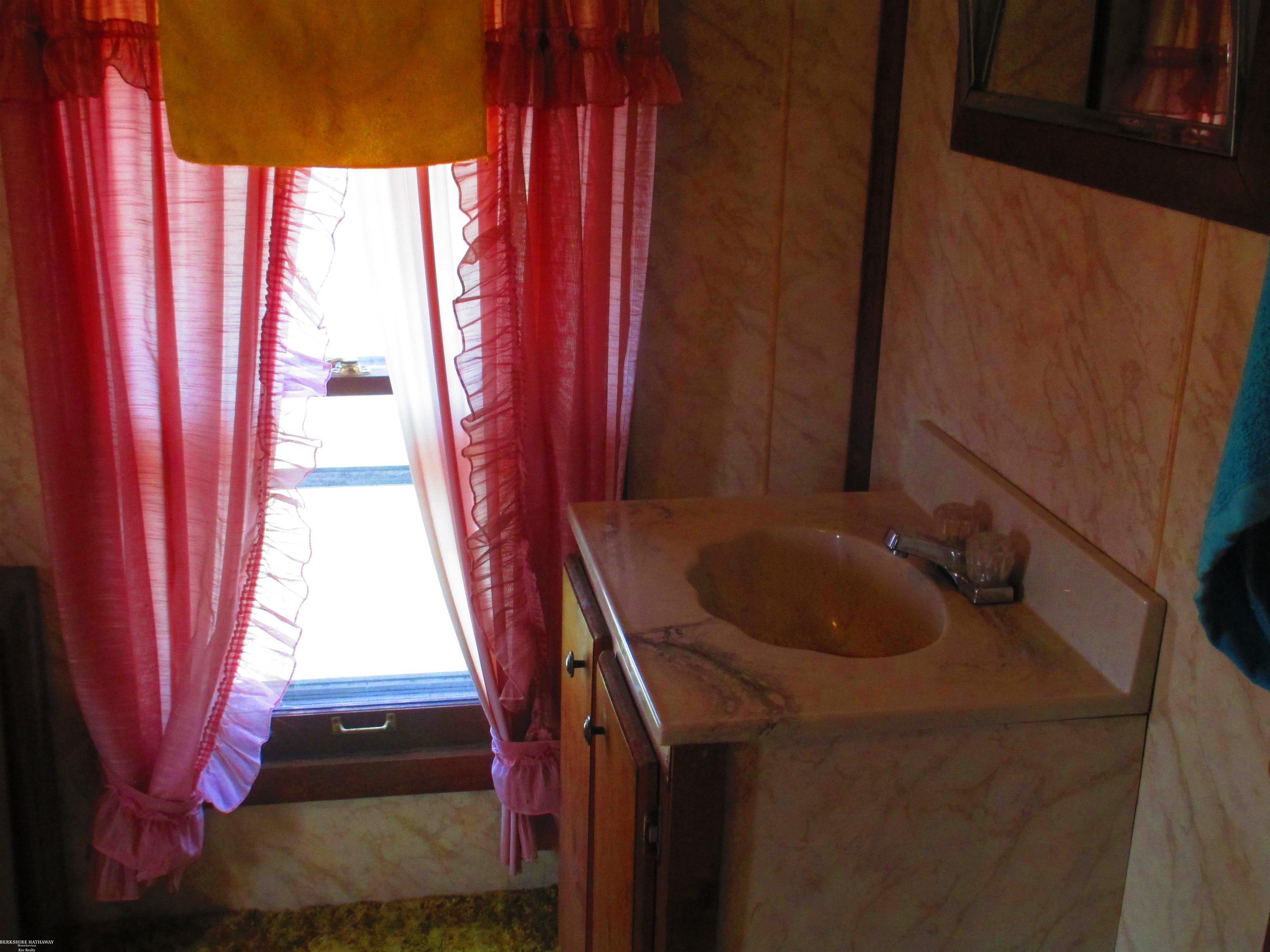 Owosso, Michigan 48867, United States, 4 Bedrooms Bedrooms, ,2 BathroomsBathrooms,Residential,Active,114600