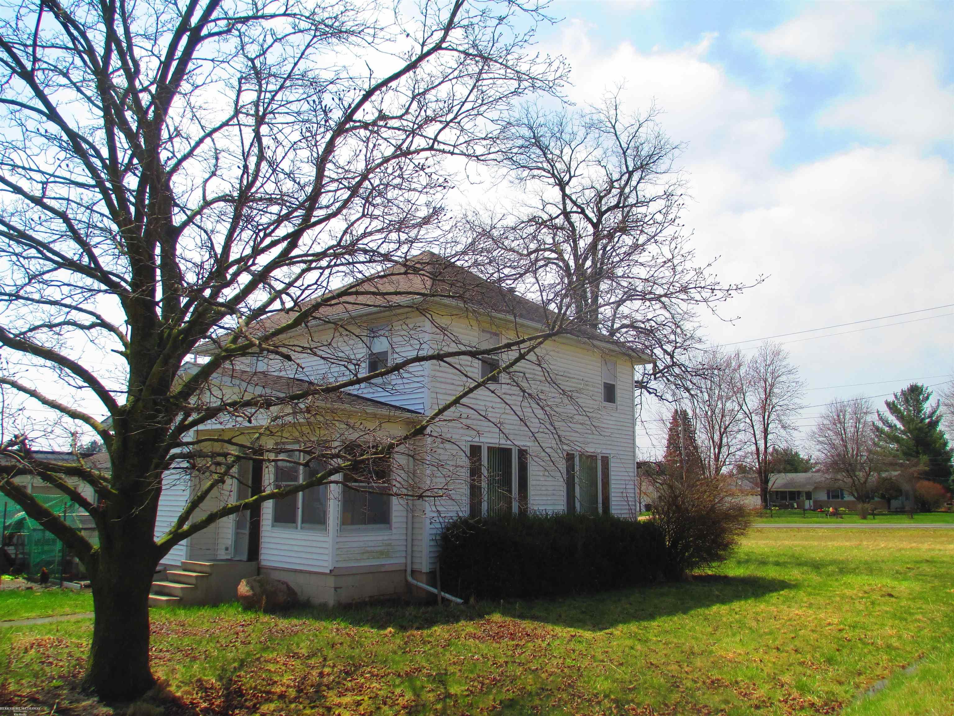 Owosso, Michigan 48867, United States, 4 Bedrooms Bedrooms, ,2 BathroomsBathrooms,Residential,Active,114600