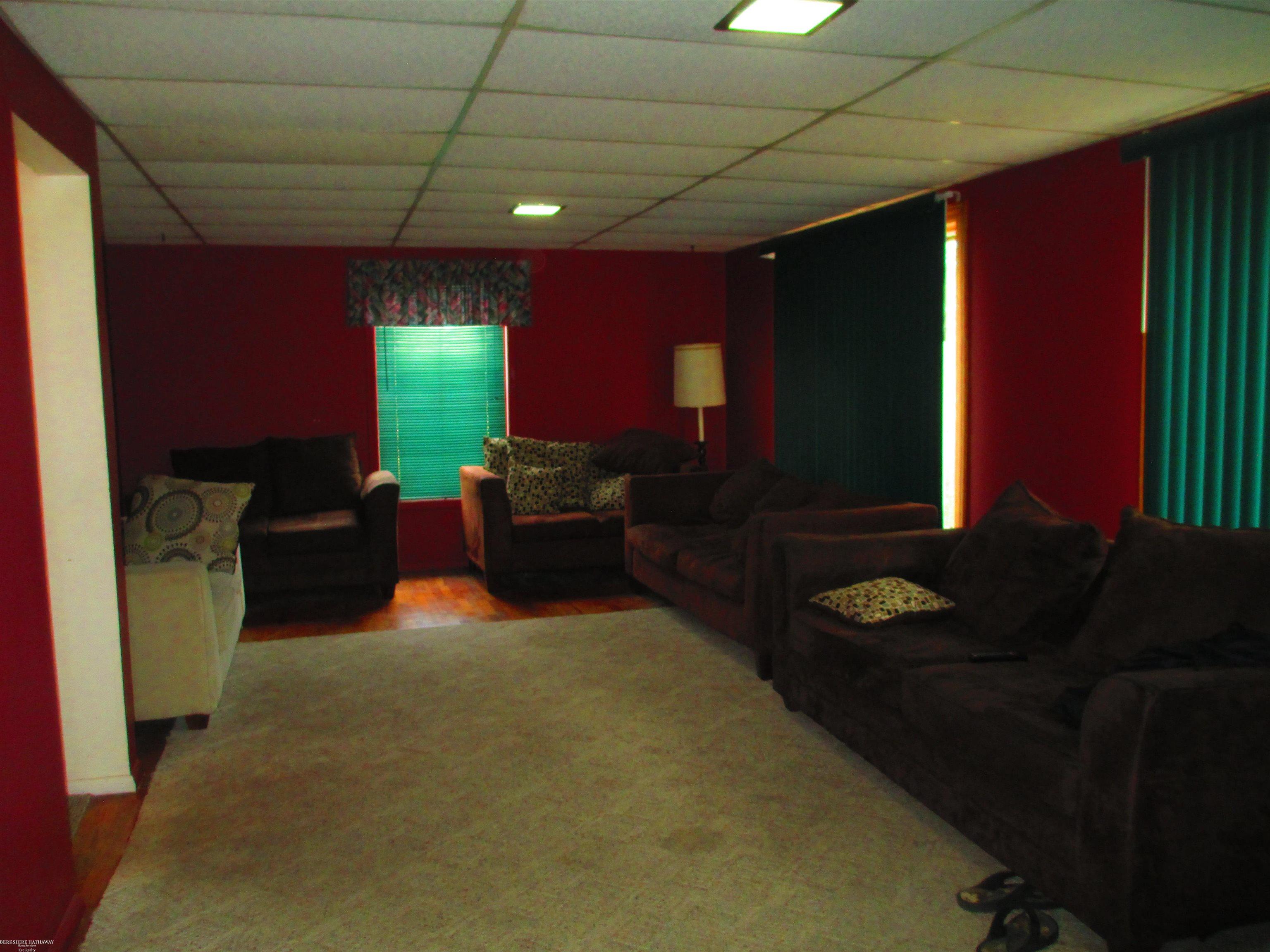 Owosso, Michigan 48867, United States, 4 Bedrooms Bedrooms, ,2 BathroomsBathrooms,Residential,Active,114600