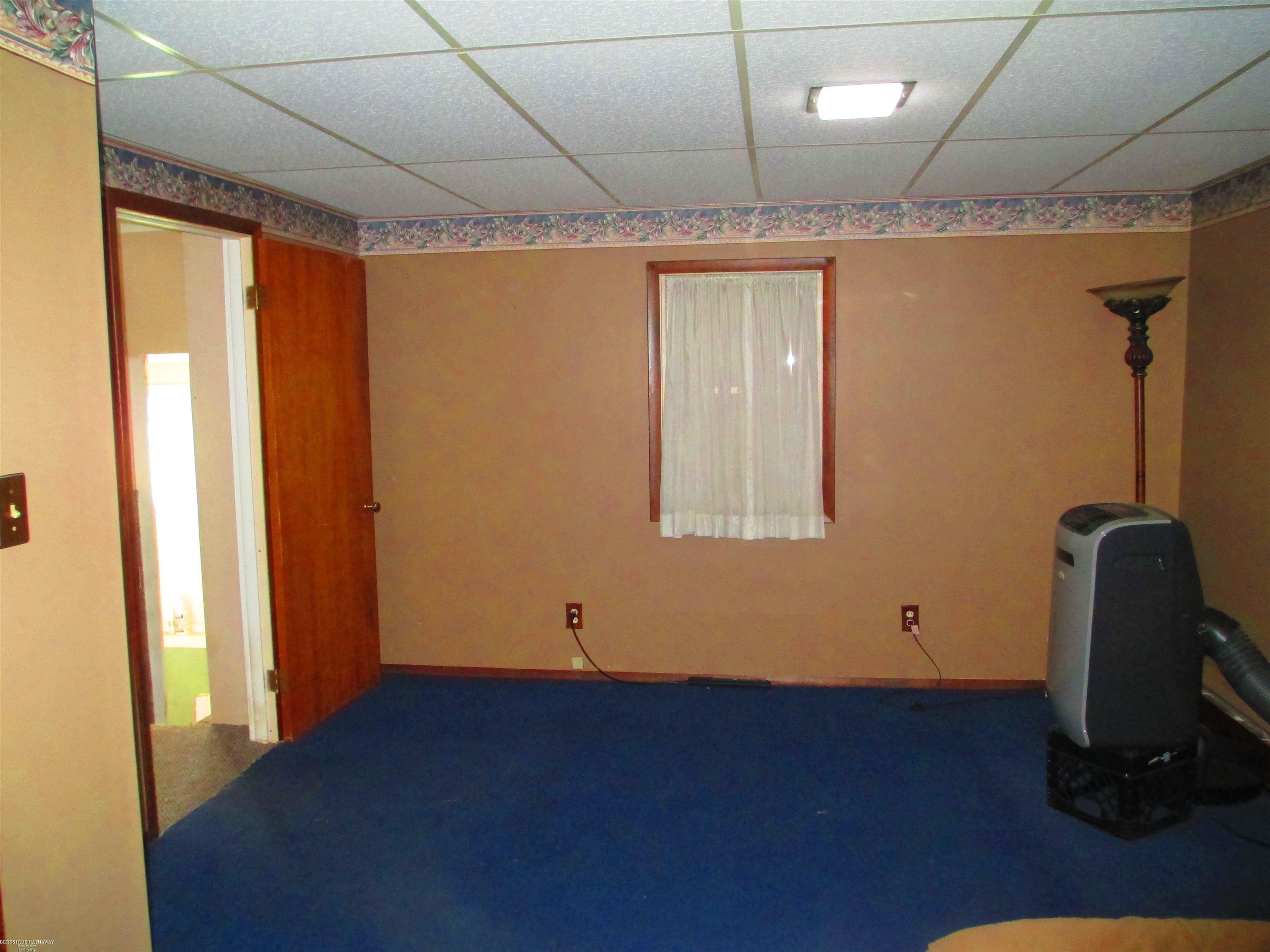 Owosso, Michigan 48867, United States, 4 Bedrooms Bedrooms, ,2 BathroomsBathrooms,Residential,Active,114600